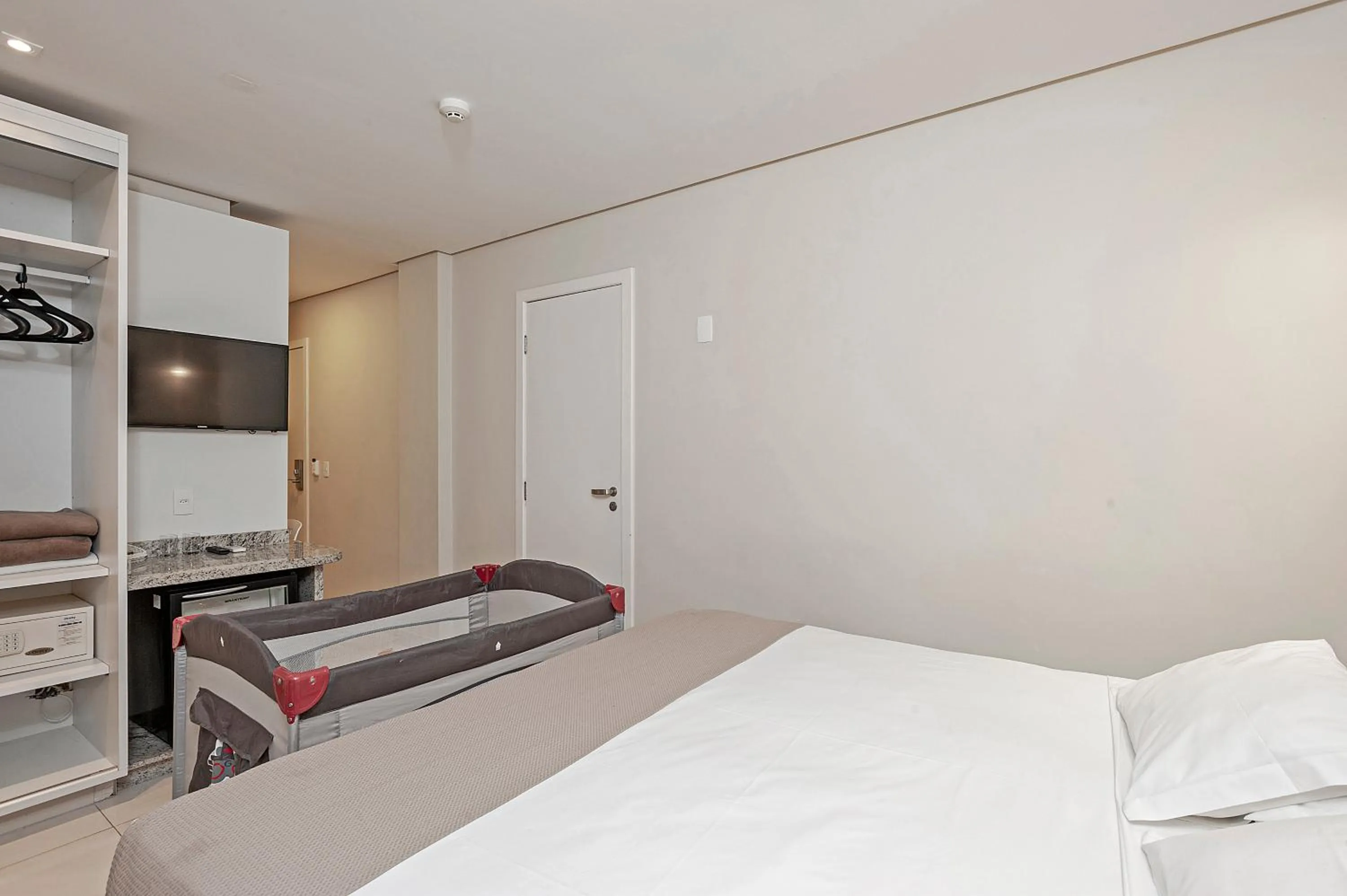 Bed in Slaviero Ingleses Convention