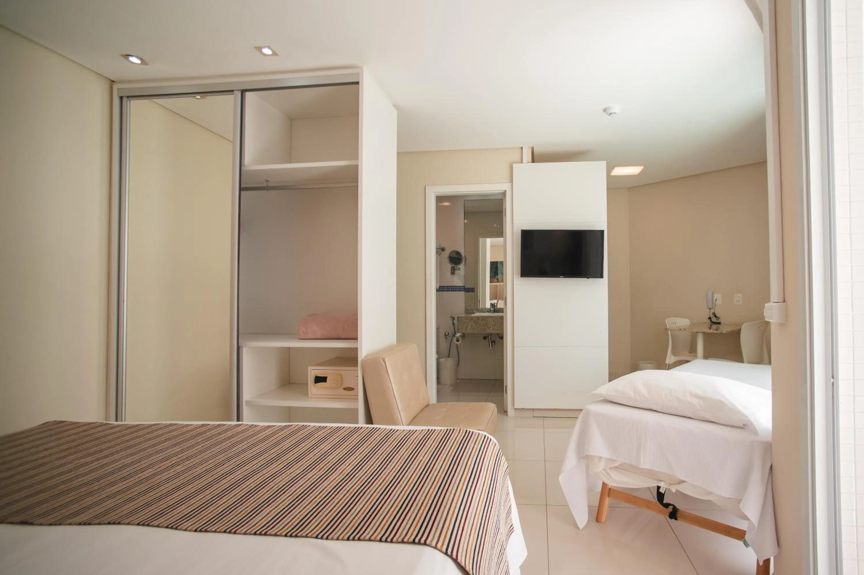 Bed in Slaviero Ingleses Convention