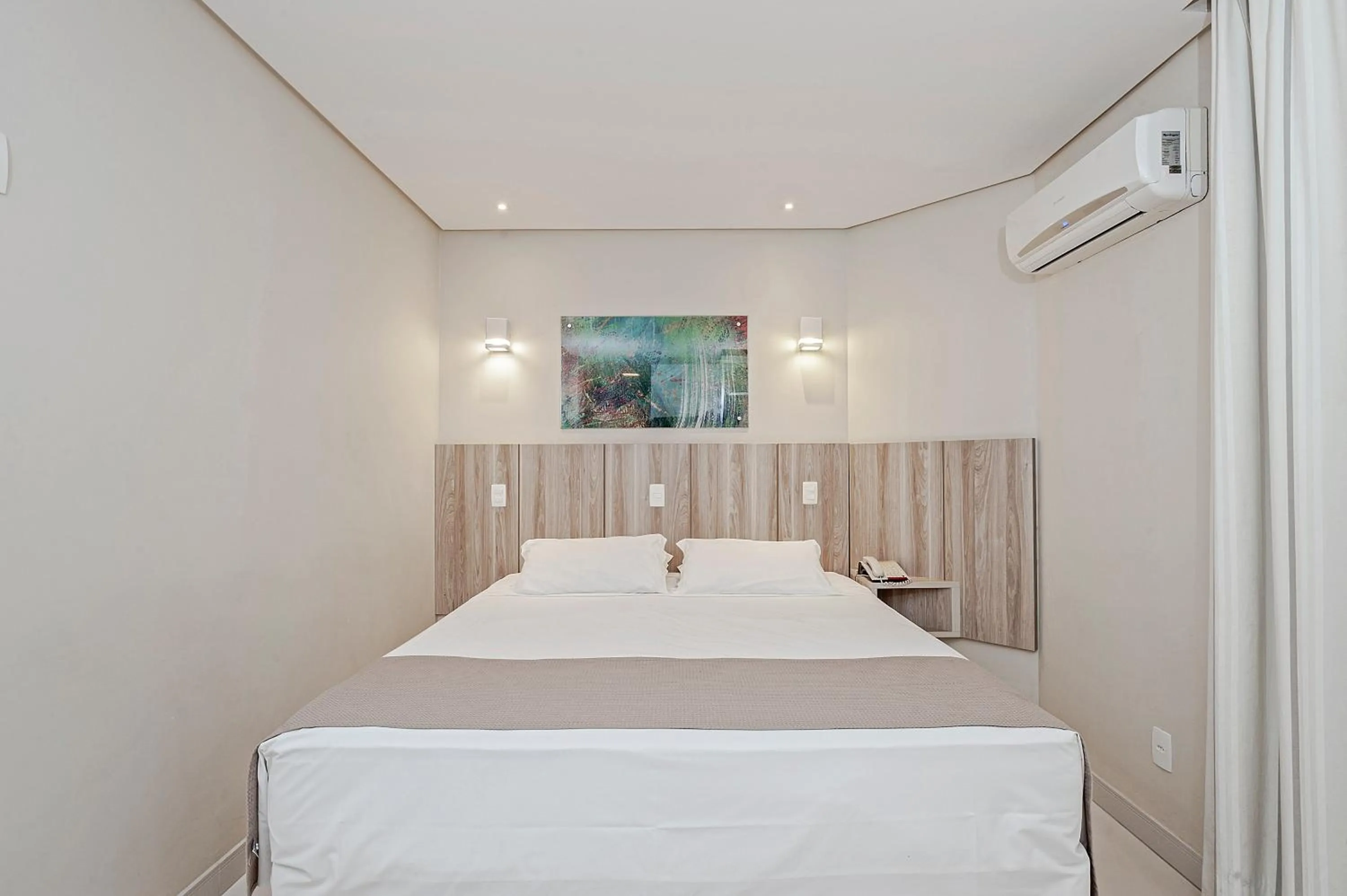 Bed in Slaviero Ingleses Convention