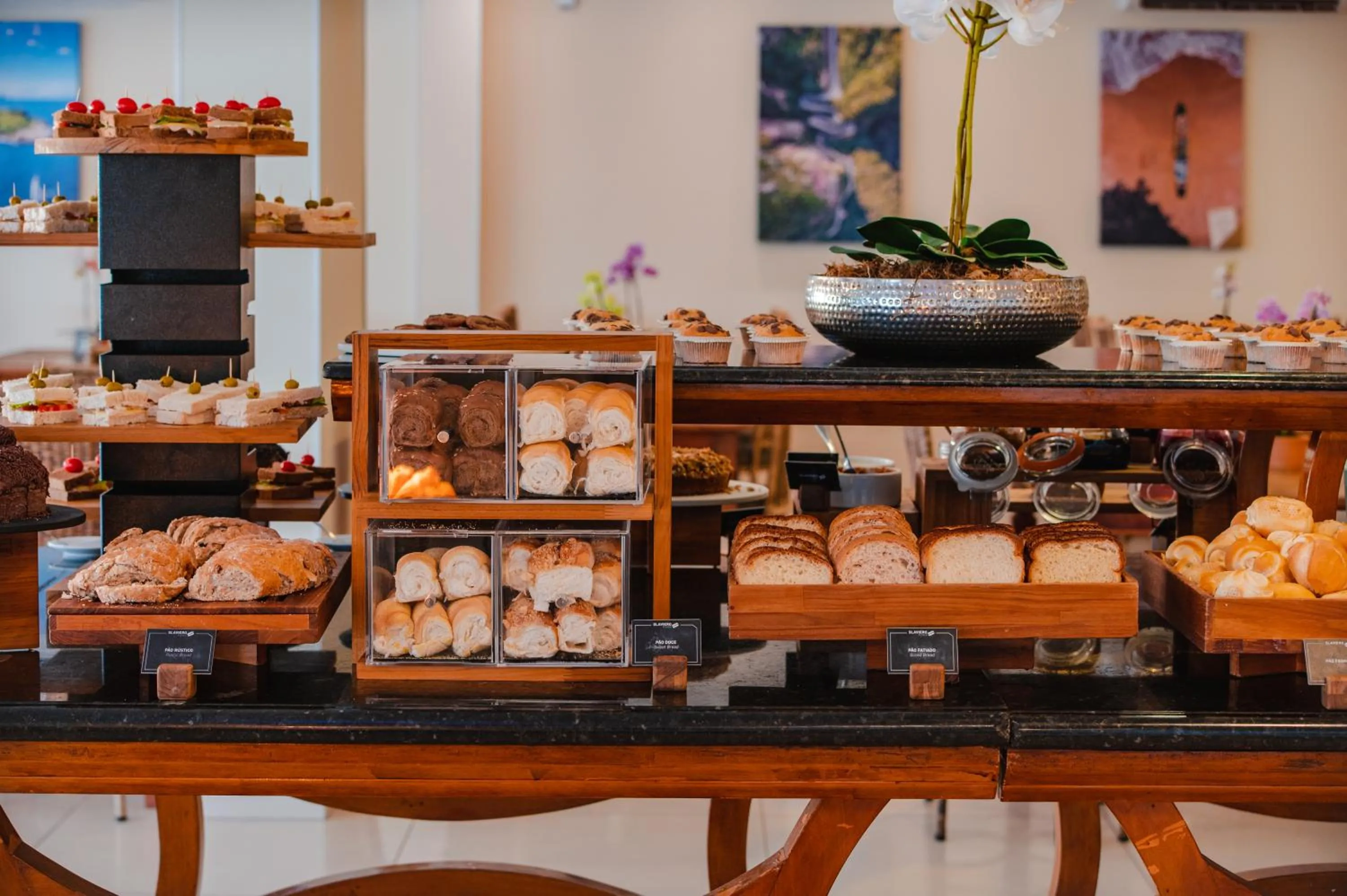 Restaurant/places to eat in Slaviero Ingleses Convention