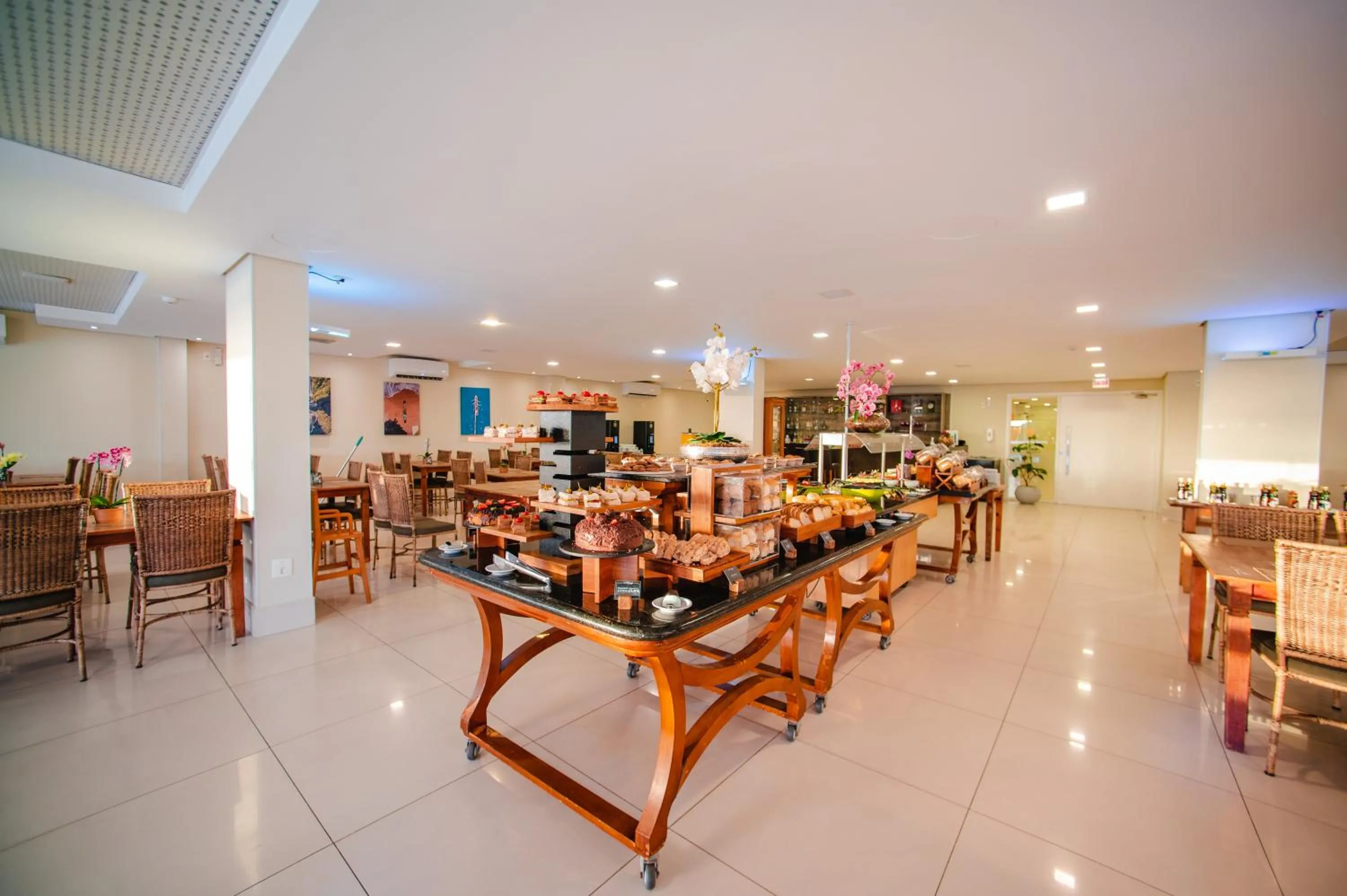 Restaurant/places to eat in Slaviero Ingleses Convention