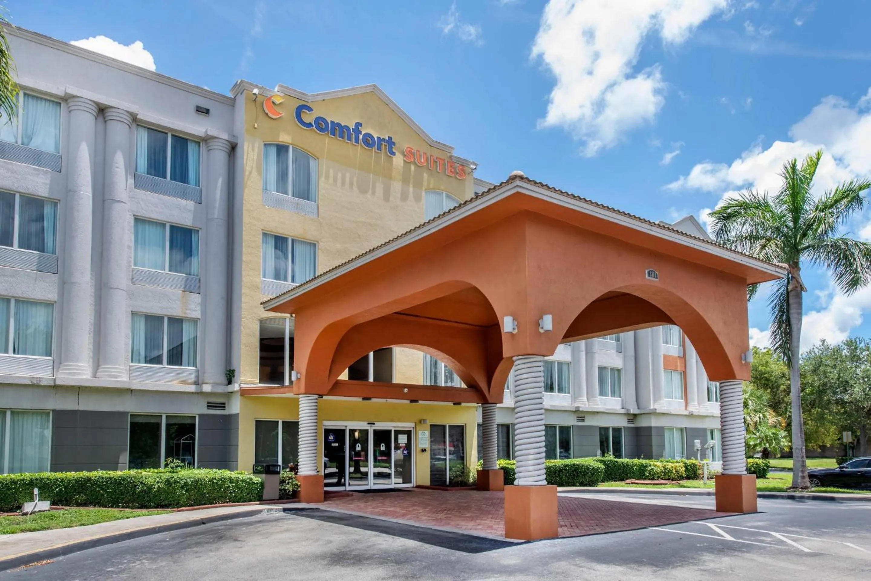 Property building in Comfort Suites Sawgrass