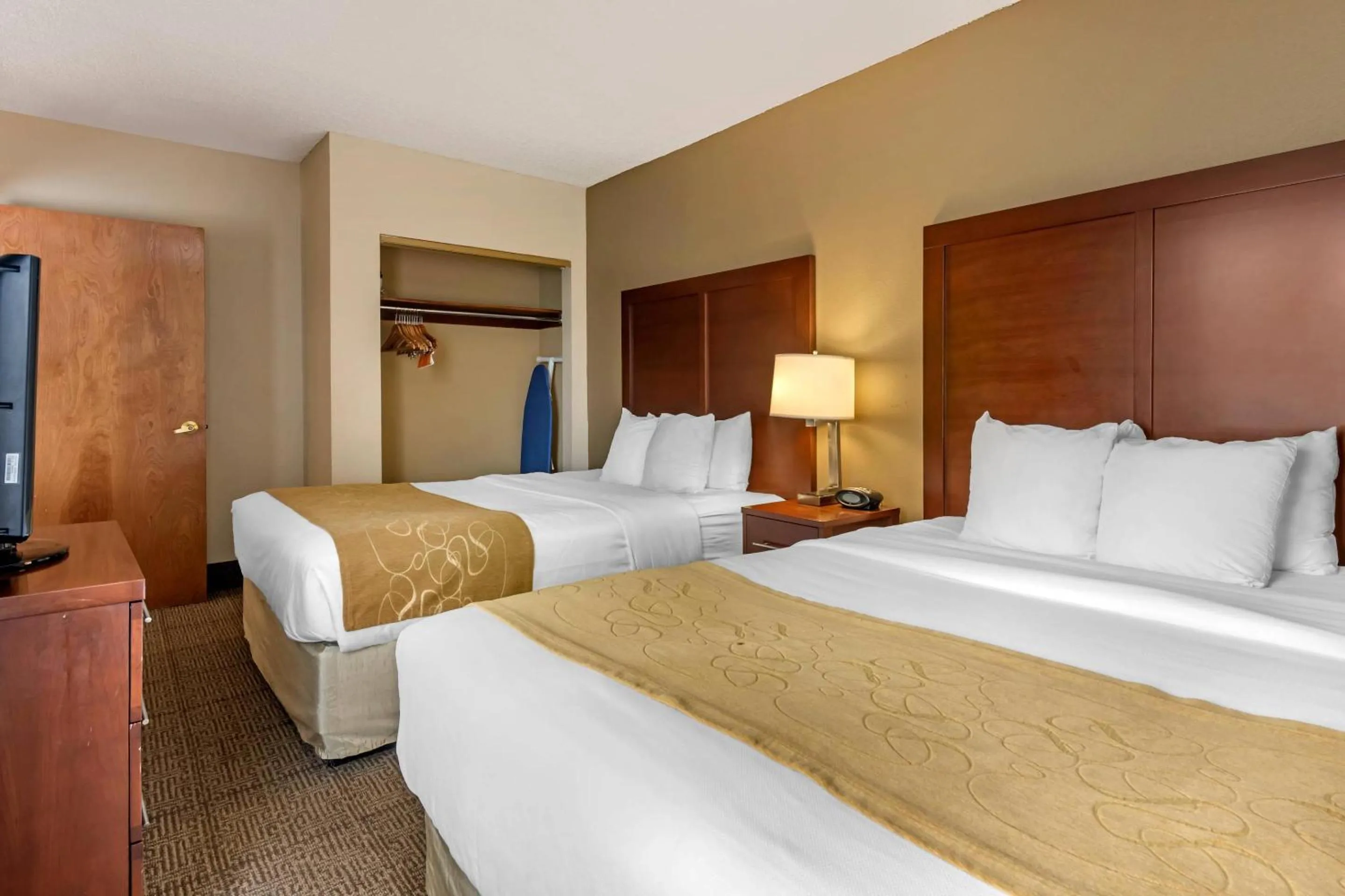 Bedroom, Bed in Comfort Suites Sawgrass