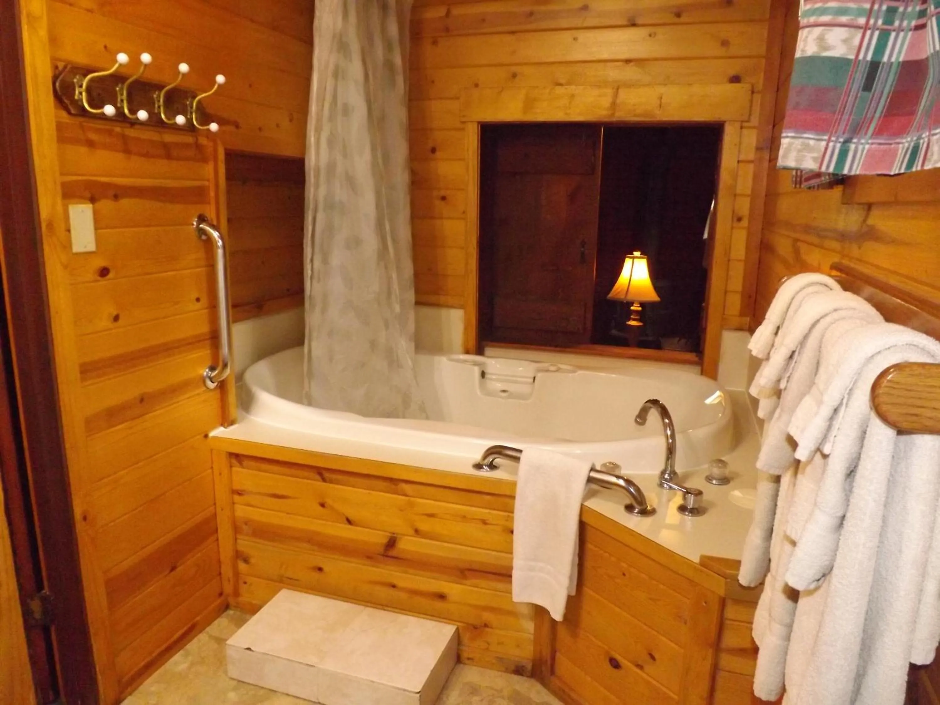 Bathroom in Arizona Mountain Inn & Cabins