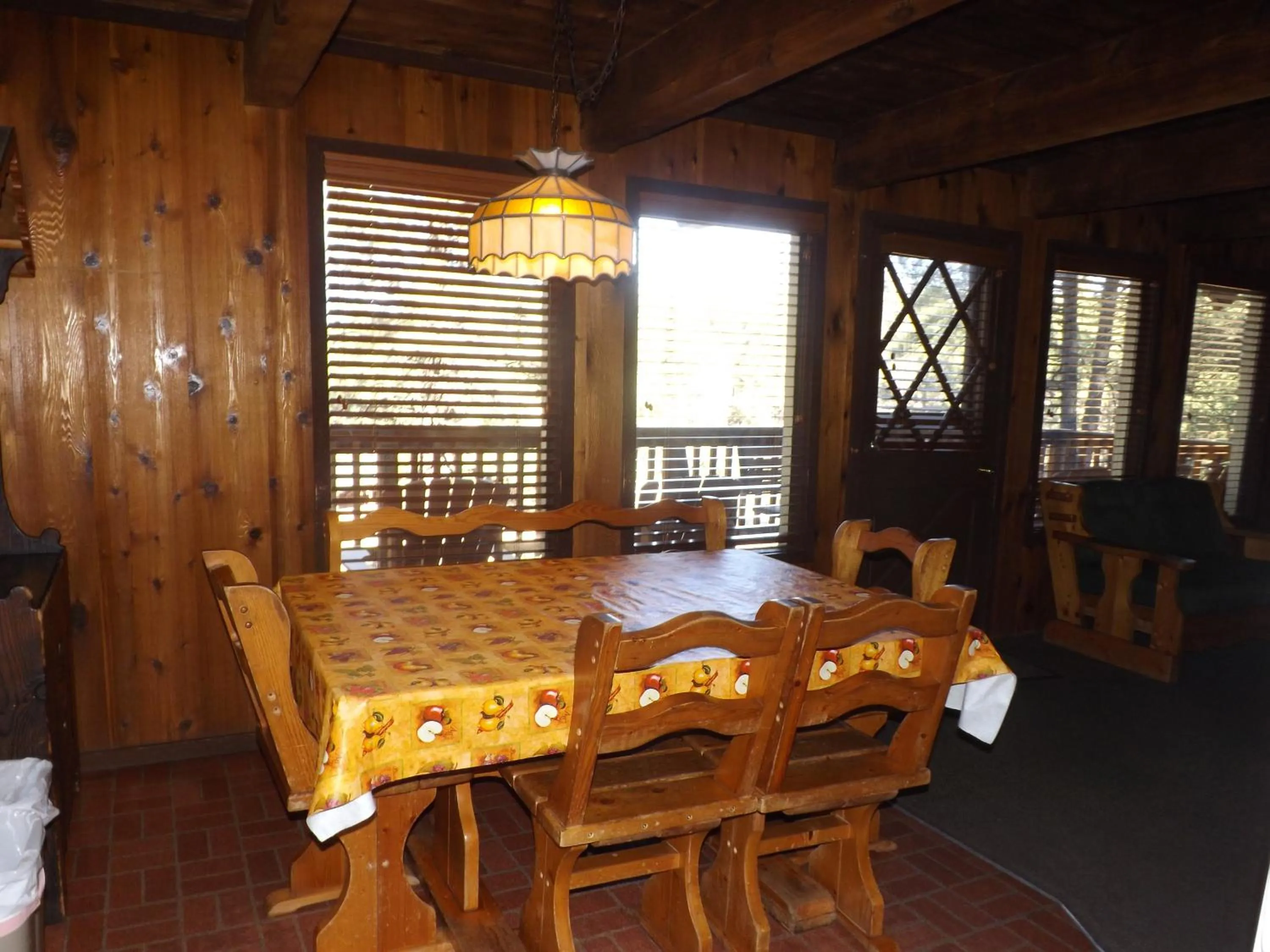 Arizona Mountain Inn & Cabins