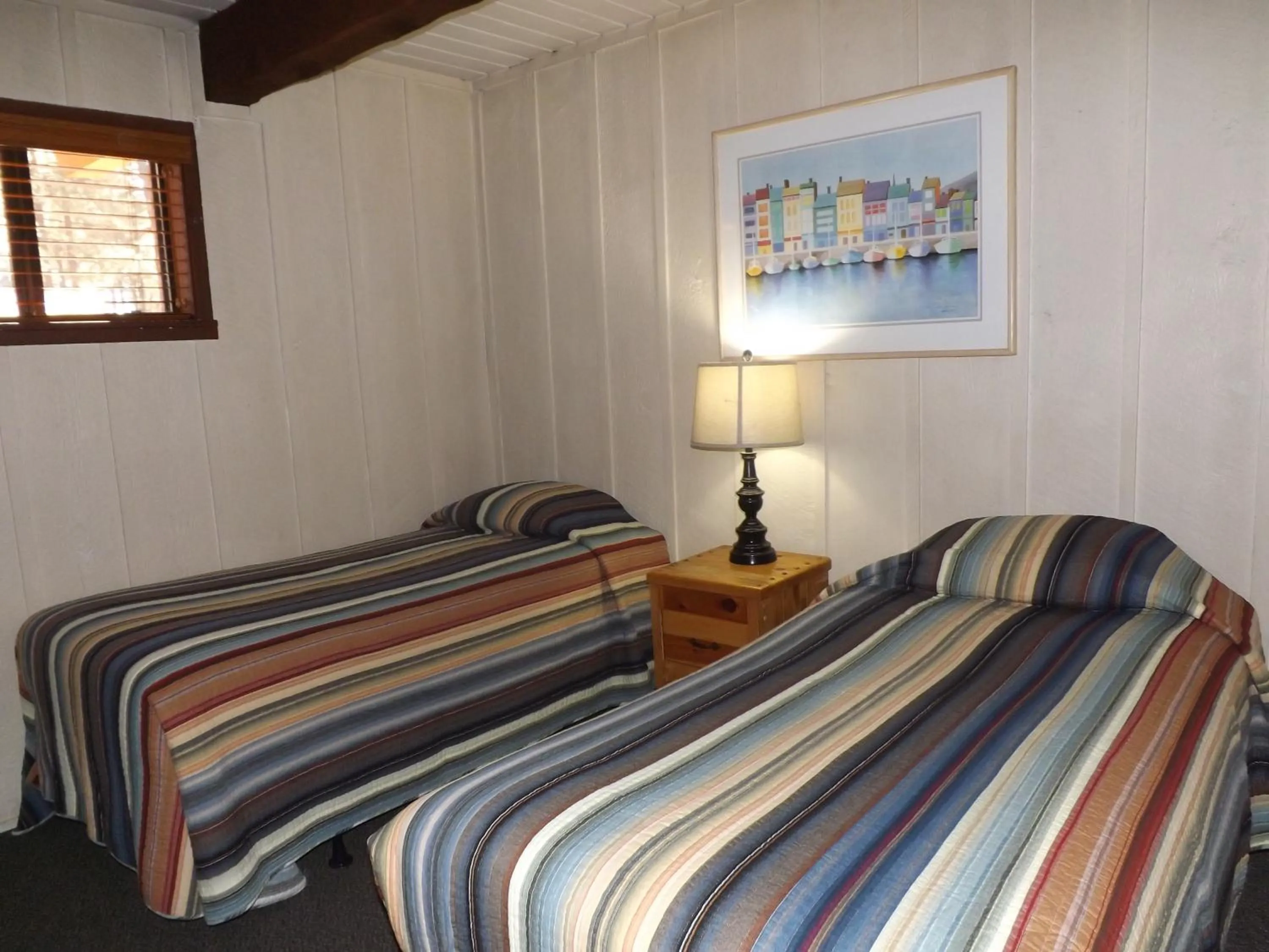 Bed in Arizona Mountain Inn & Cabins