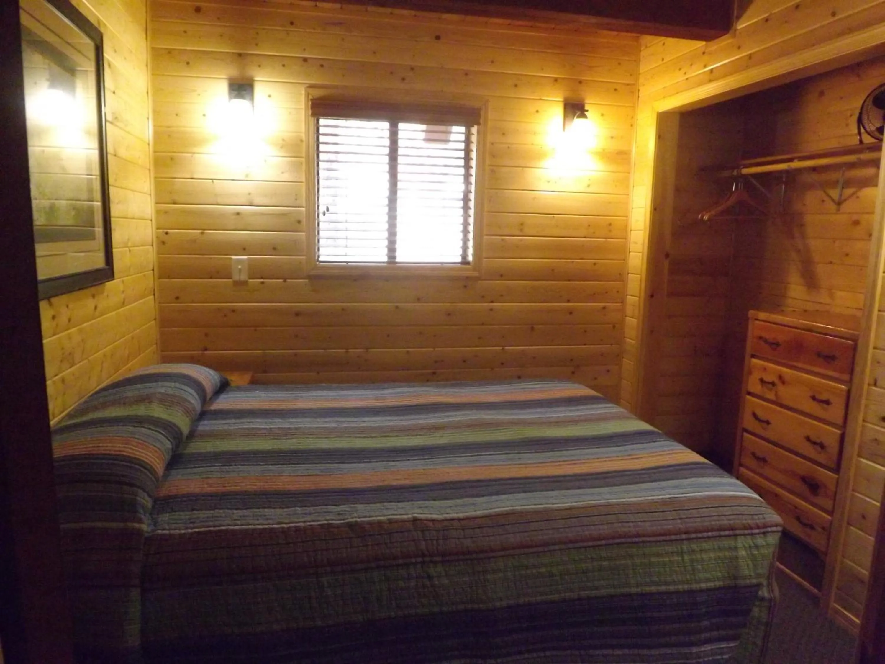 Bed in Arizona Mountain Inn & Cabins