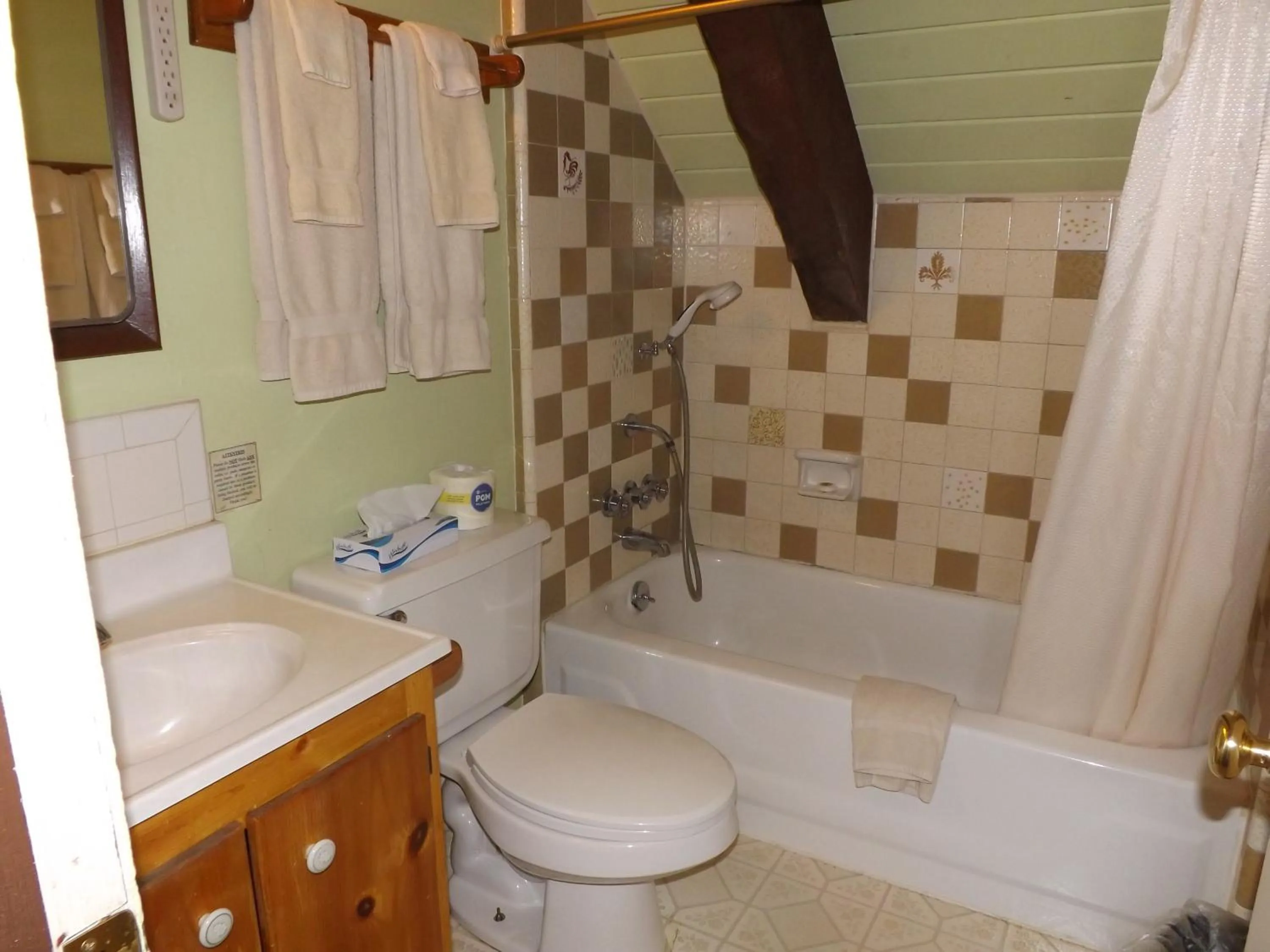 Bathroom in Arizona Mountain Inn & Cabins