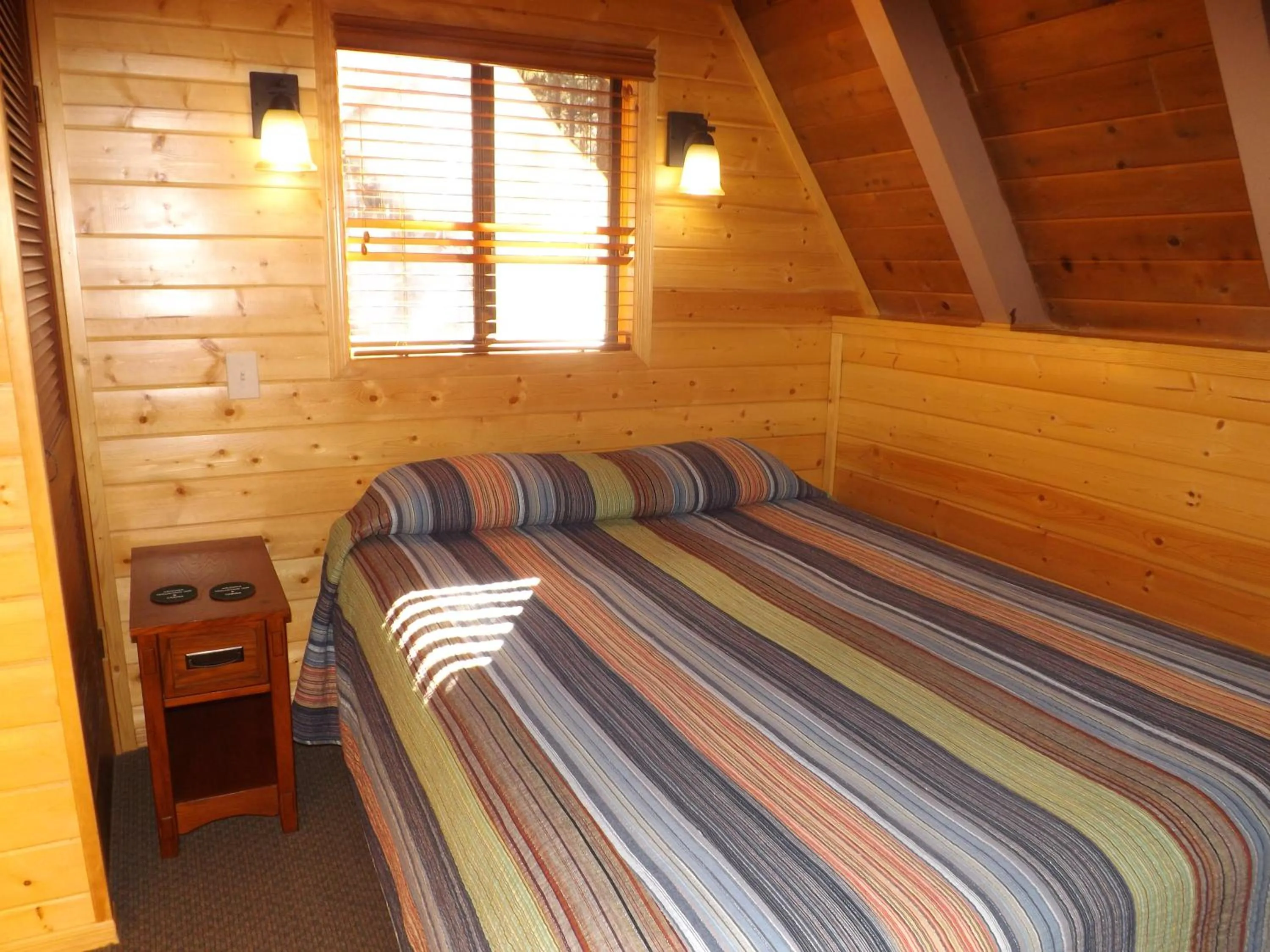 Bedroom, Bed in Arizona Mountain Inn & Cabins