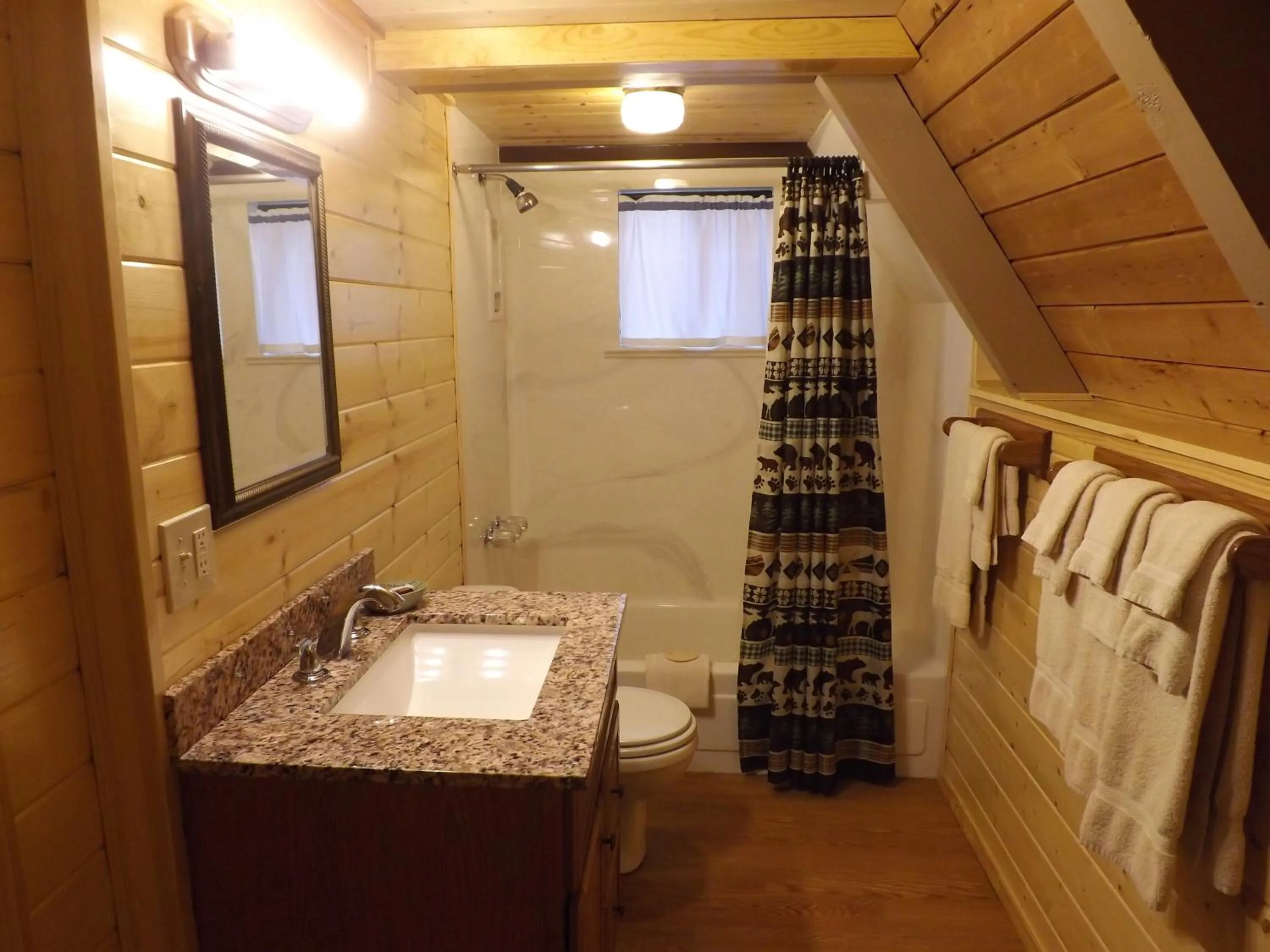 Shower in Arizona Mountain Inn & Cabins