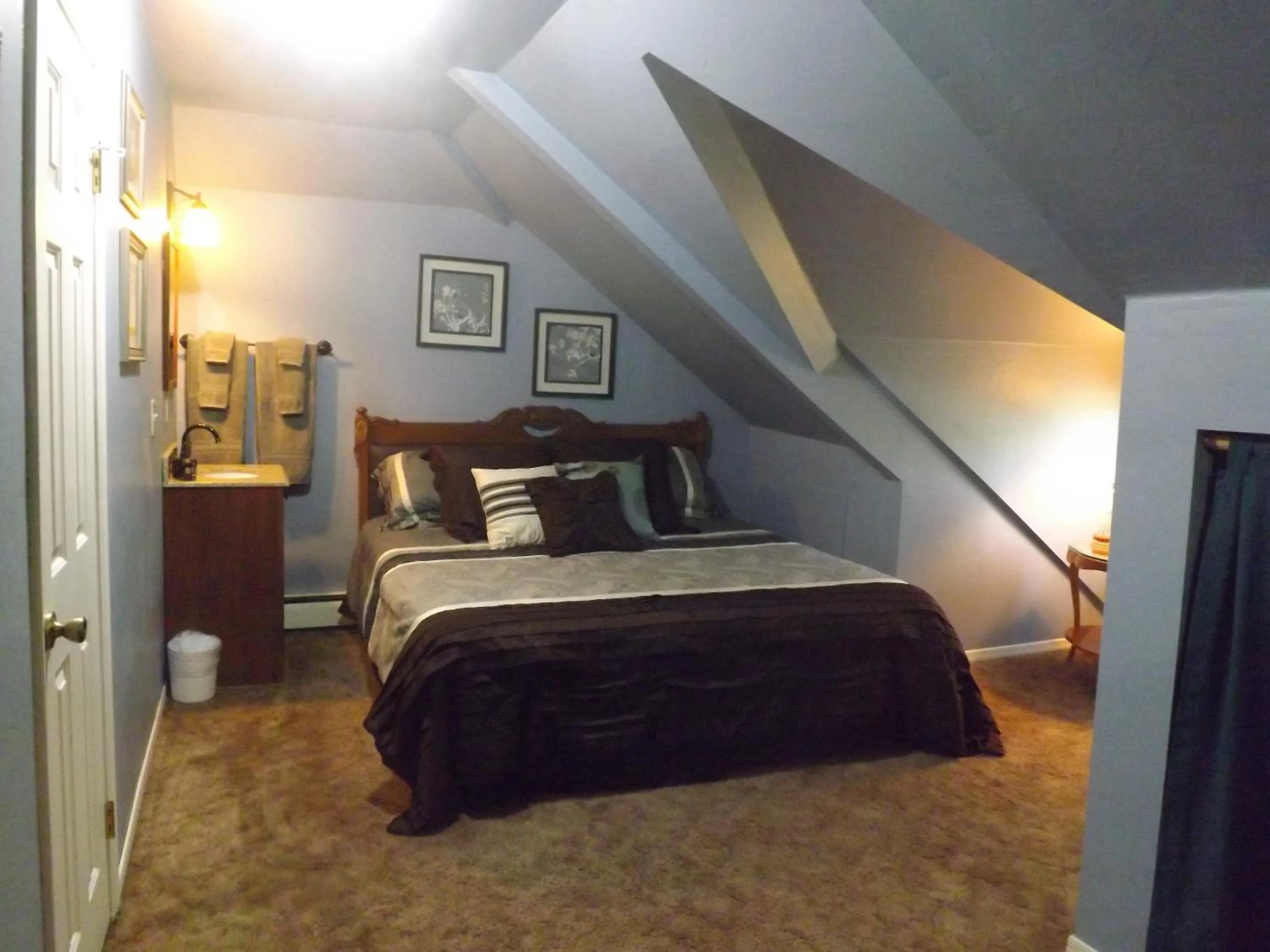 Bed in Arizona Mountain Inn & Cabins