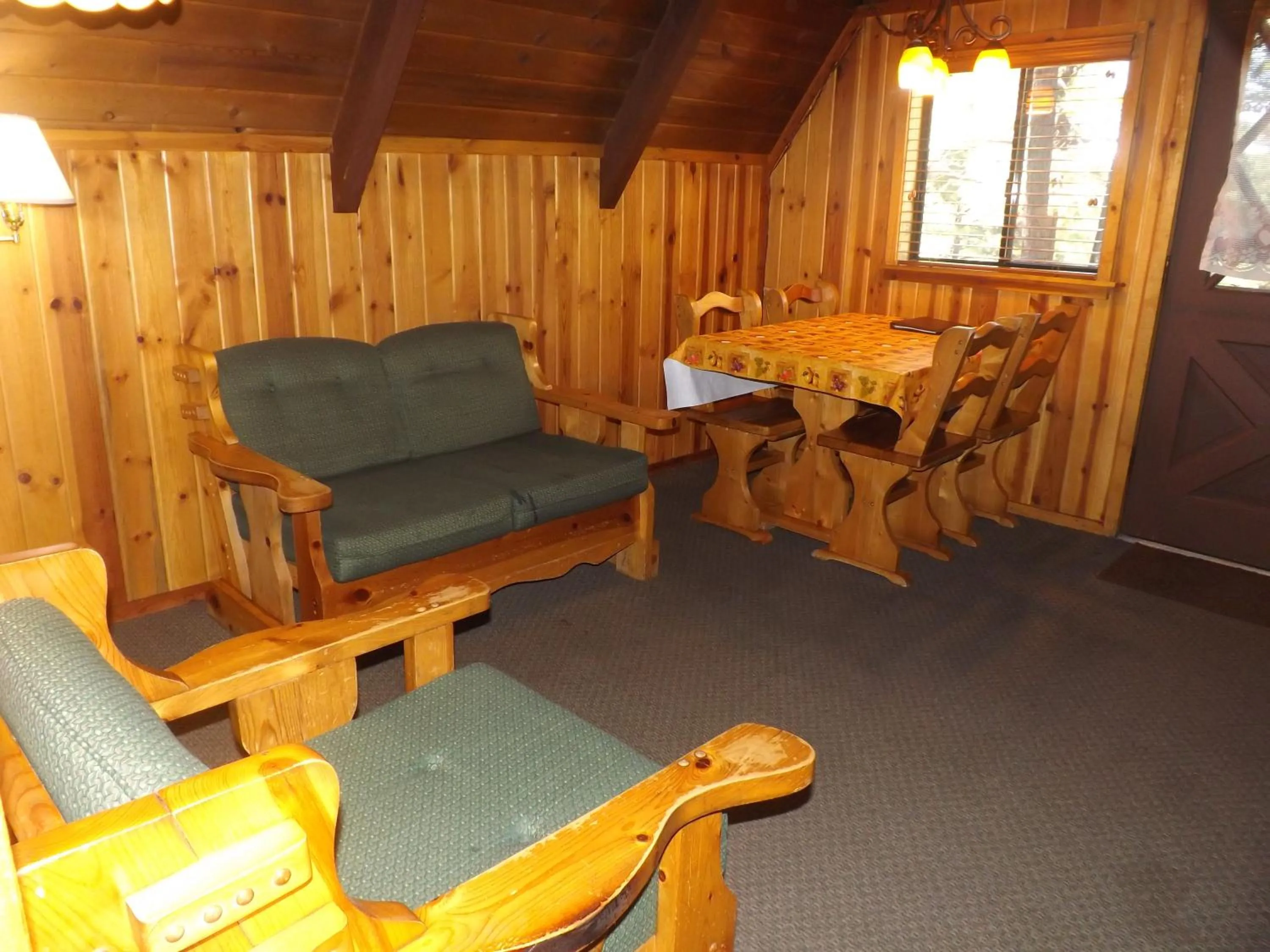 Arizona Mountain Inn & Cabins