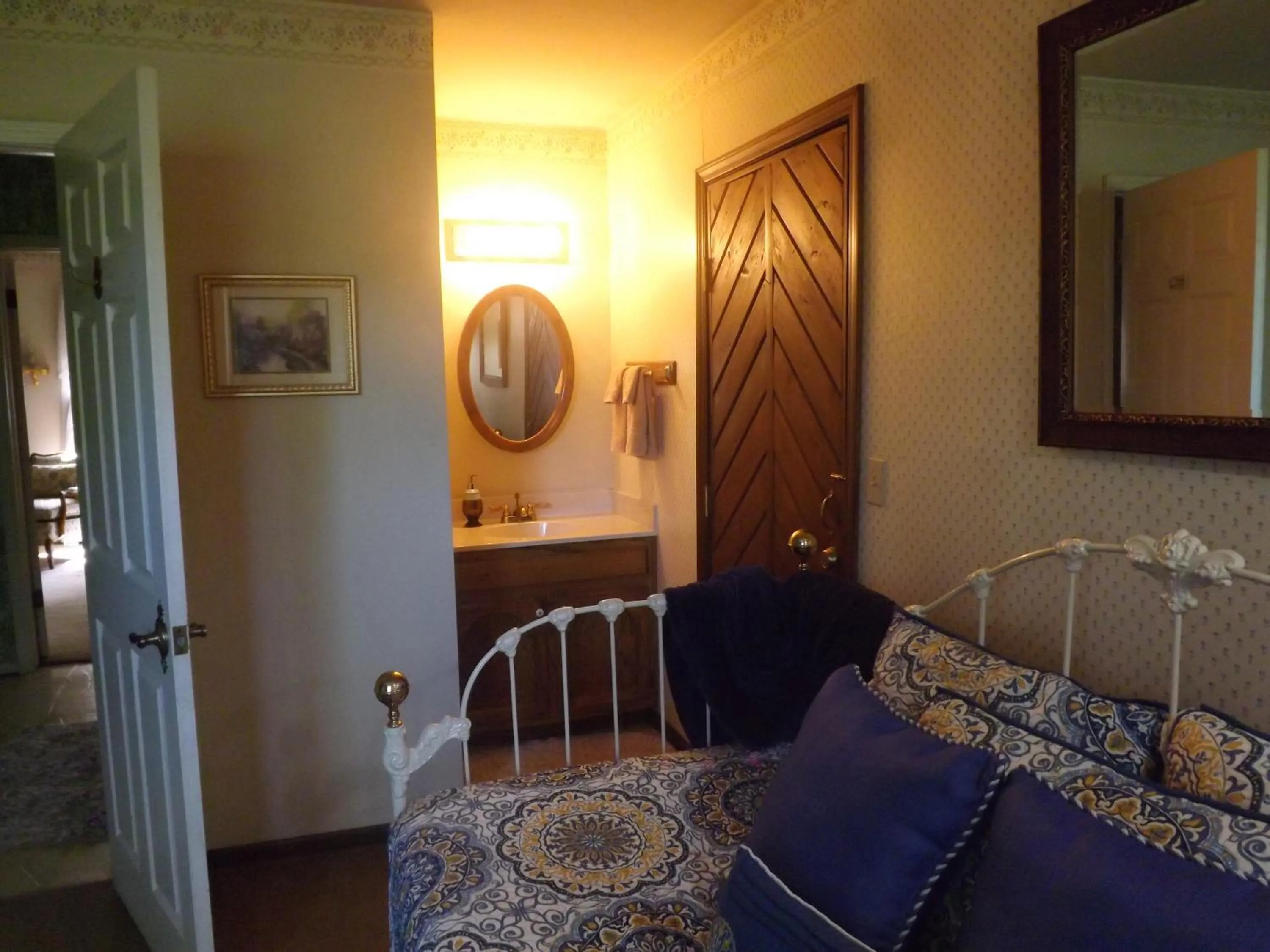 Bedroom, Bed in Arizona Mountain Inn & Cabins