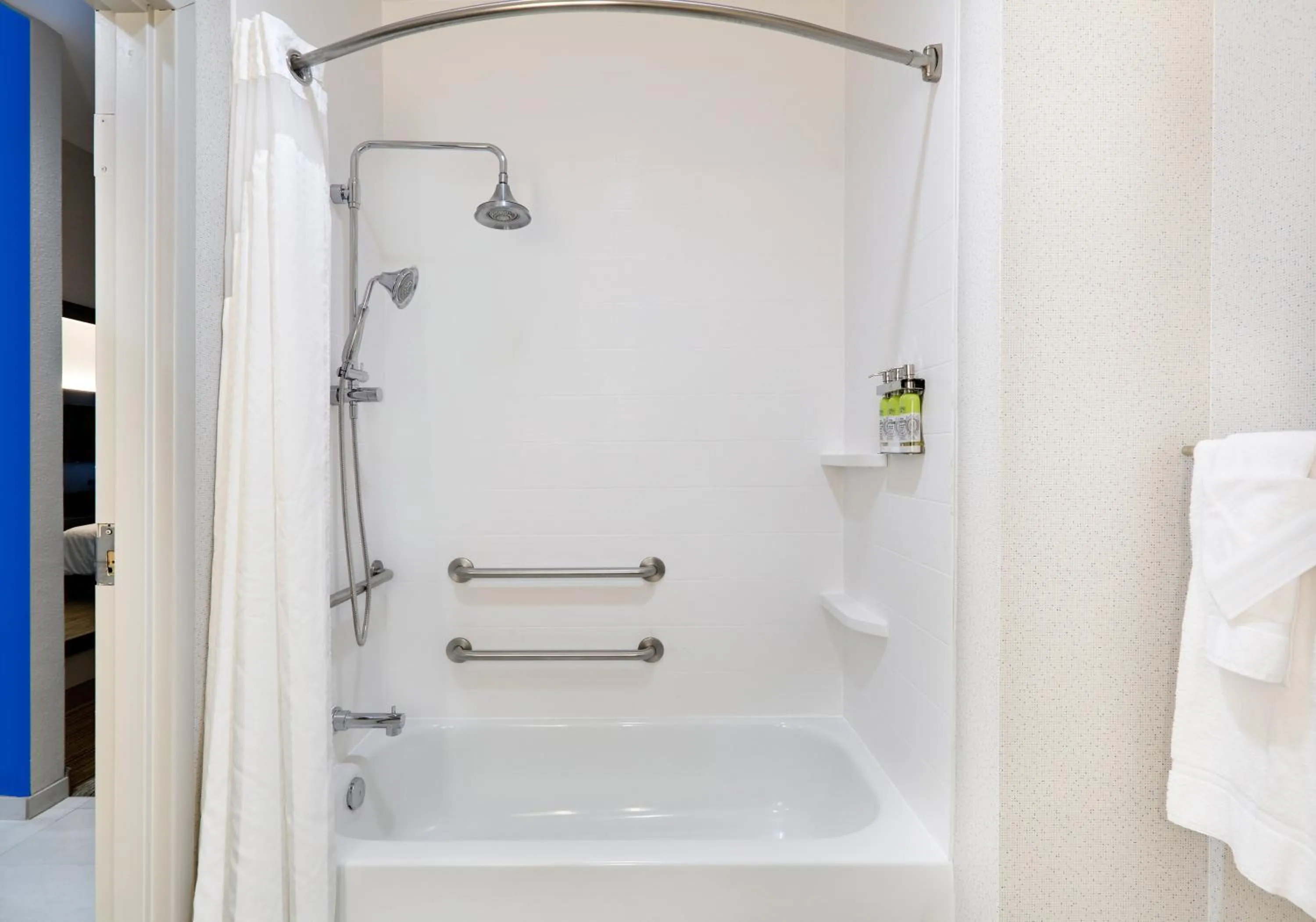 Bathroom in Holiday Inn Express Hotel & Suites Cleburne by IHG