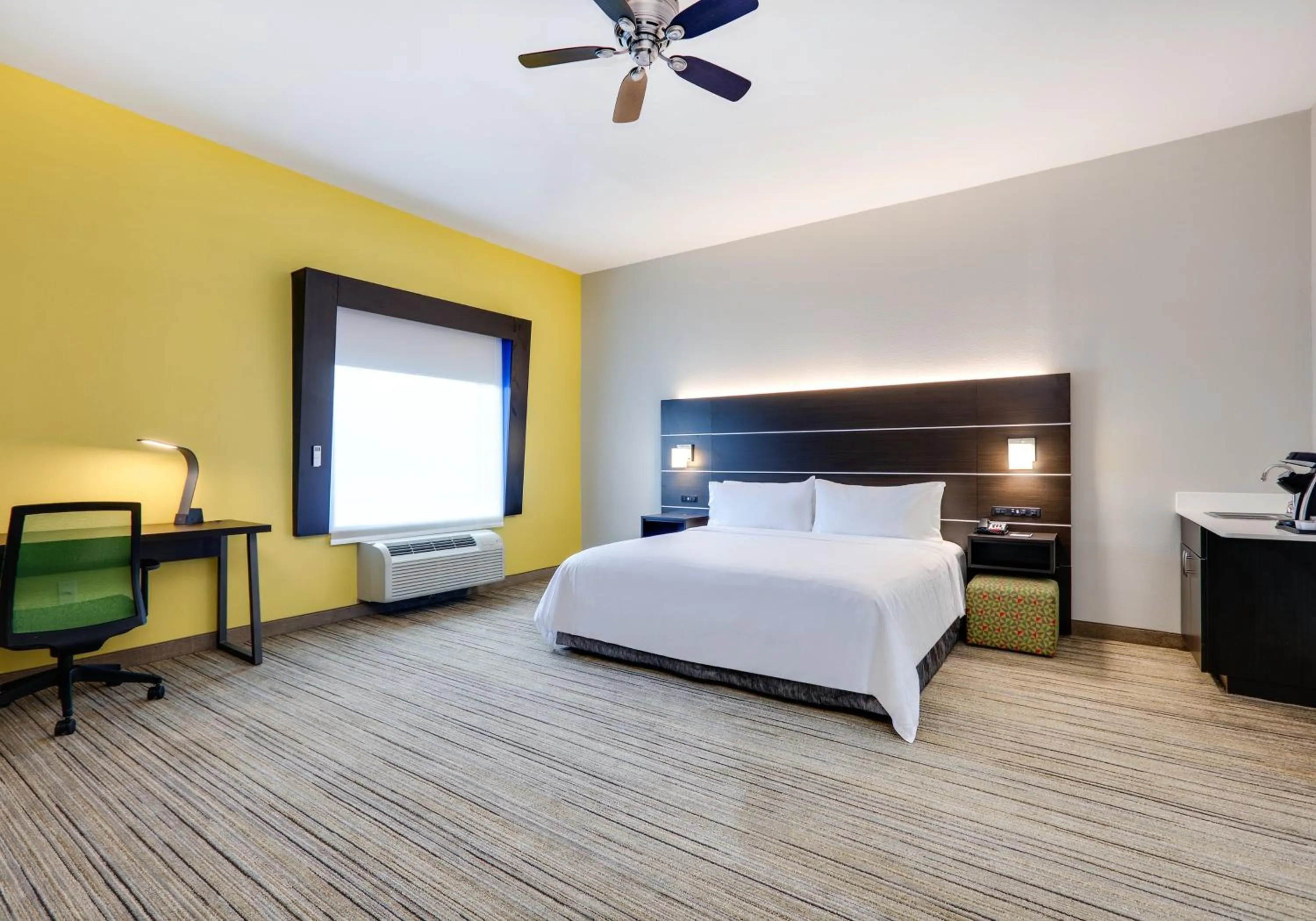 Photo of the whole room, Bed in Holiday Inn Express Hotel & Suites Cleburne by IHG