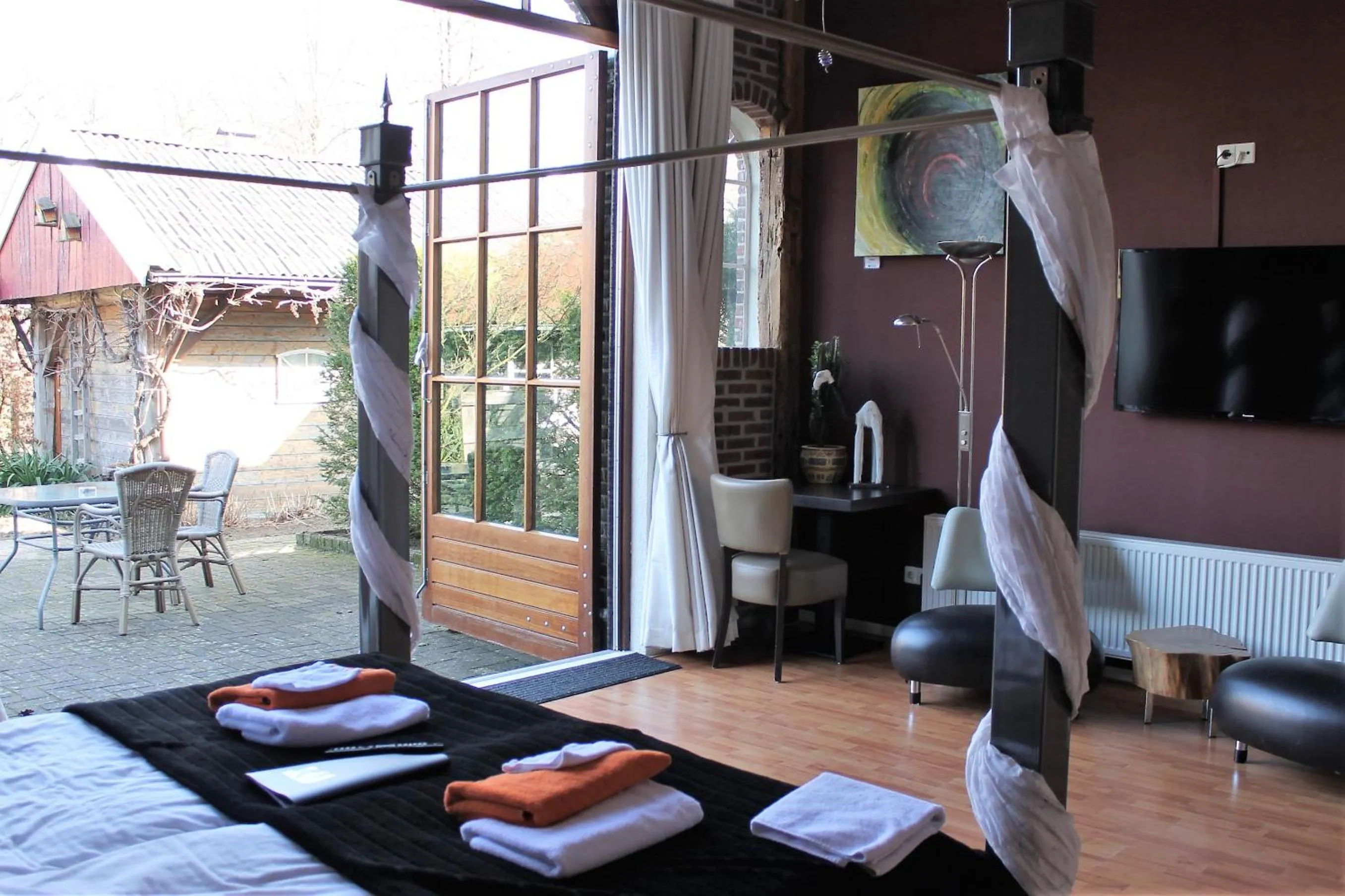 View (from property/room), Bed in Boutique Hotel Nieuw Beusink