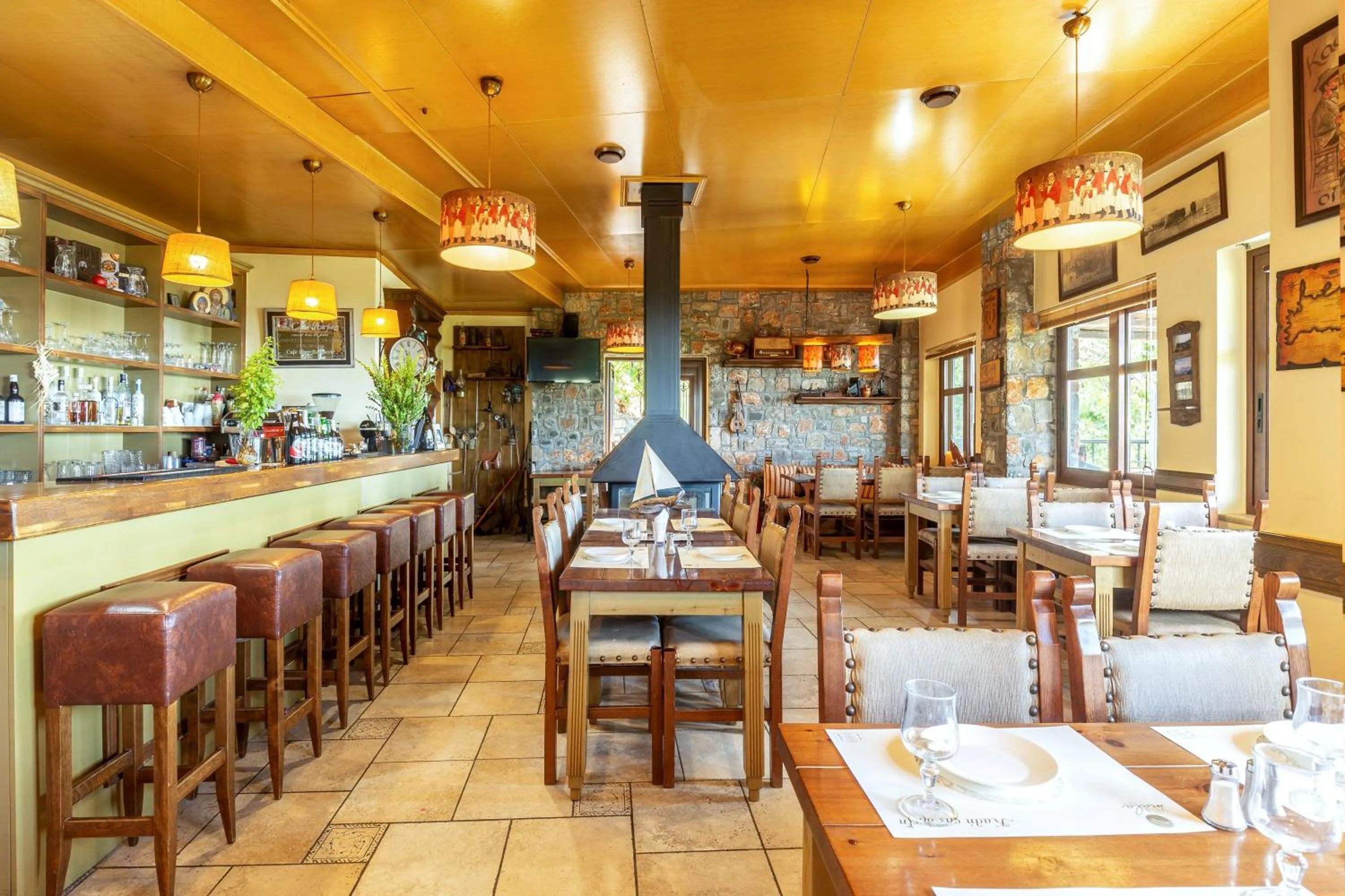 Restaurant/places to eat in Mala Villa