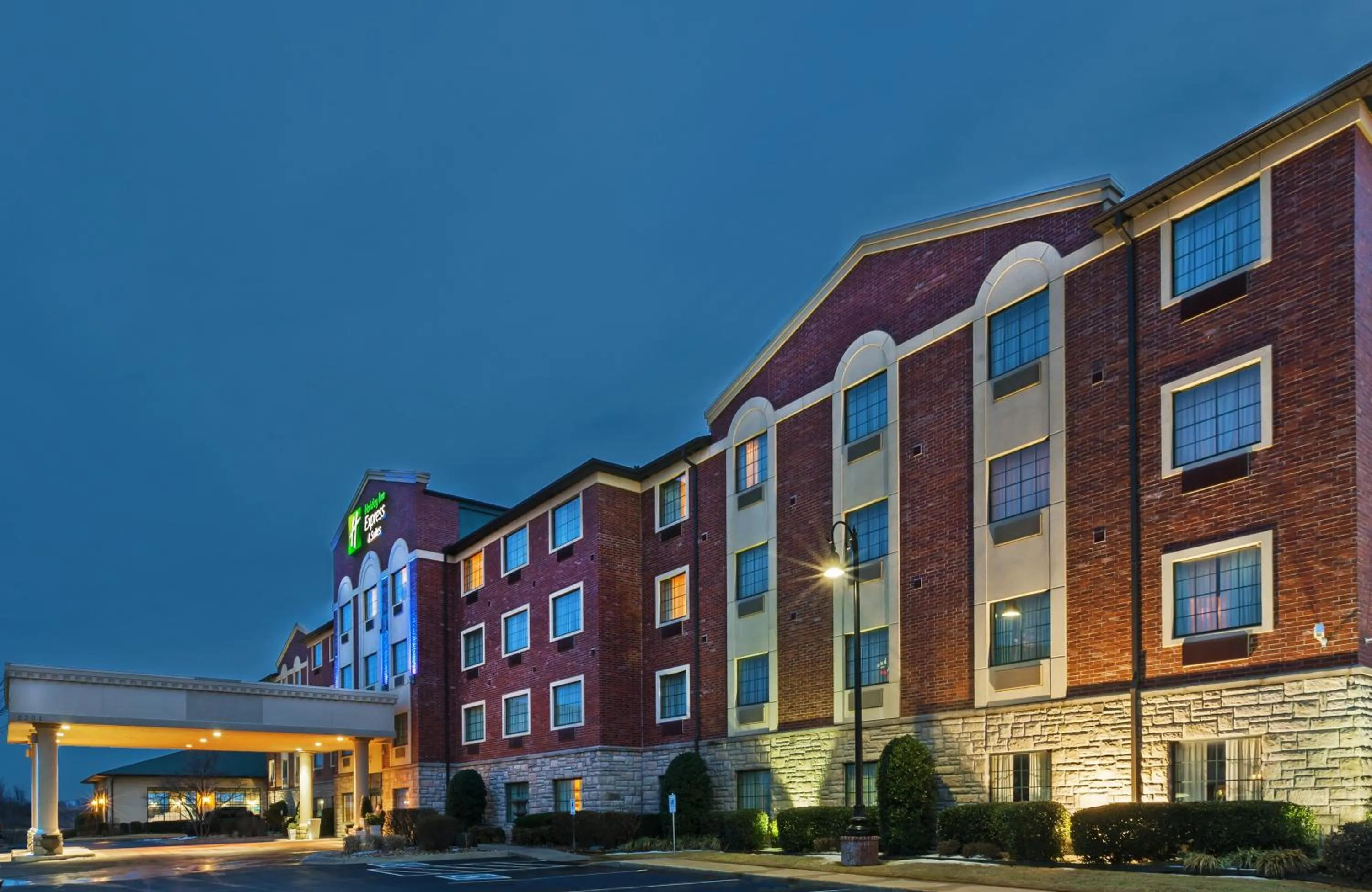 Property building in Holiday Inn Express & Suites Tulsa S Broken Arrow Hwy 51 by IHG