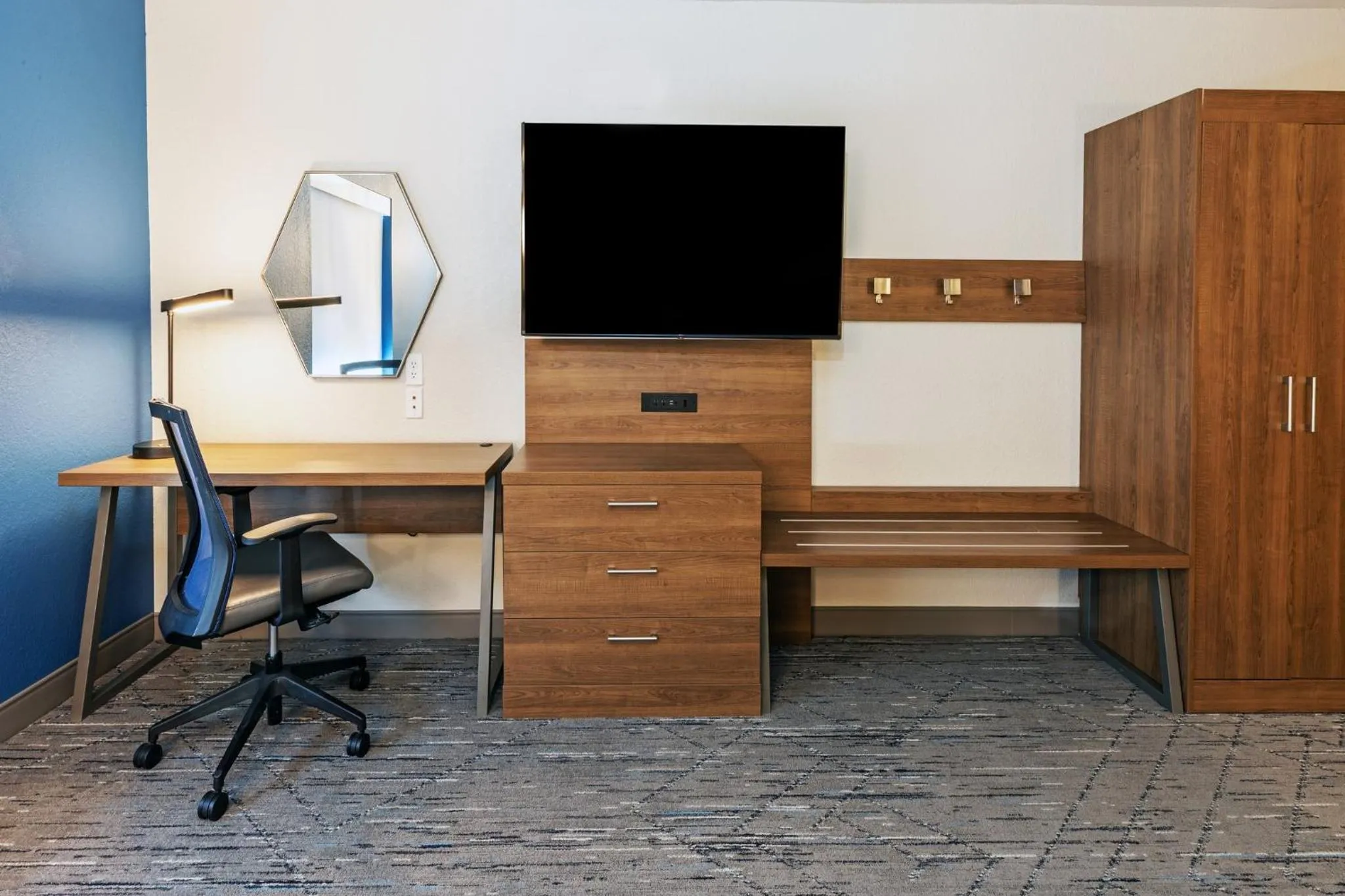 Photo of the whole room in Holiday Inn Express & Suites Tulsa S Broken Arrow Hwy 51 by IHG