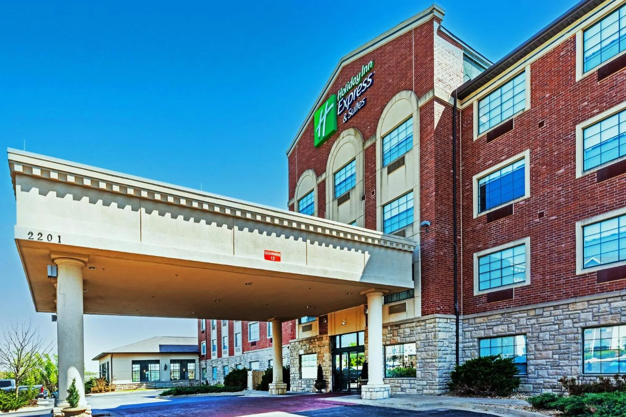 Property building in Holiday Inn Express & Suites Tulsa S Broken Arrow Hwy 51 by IHG