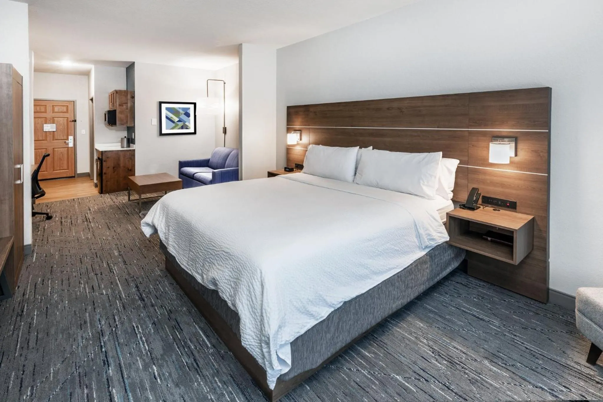 Photo of the whole room, Bed in Holiday Inn Express & Suites Tulsa S Broken Arrow Hwy 51 by IHG