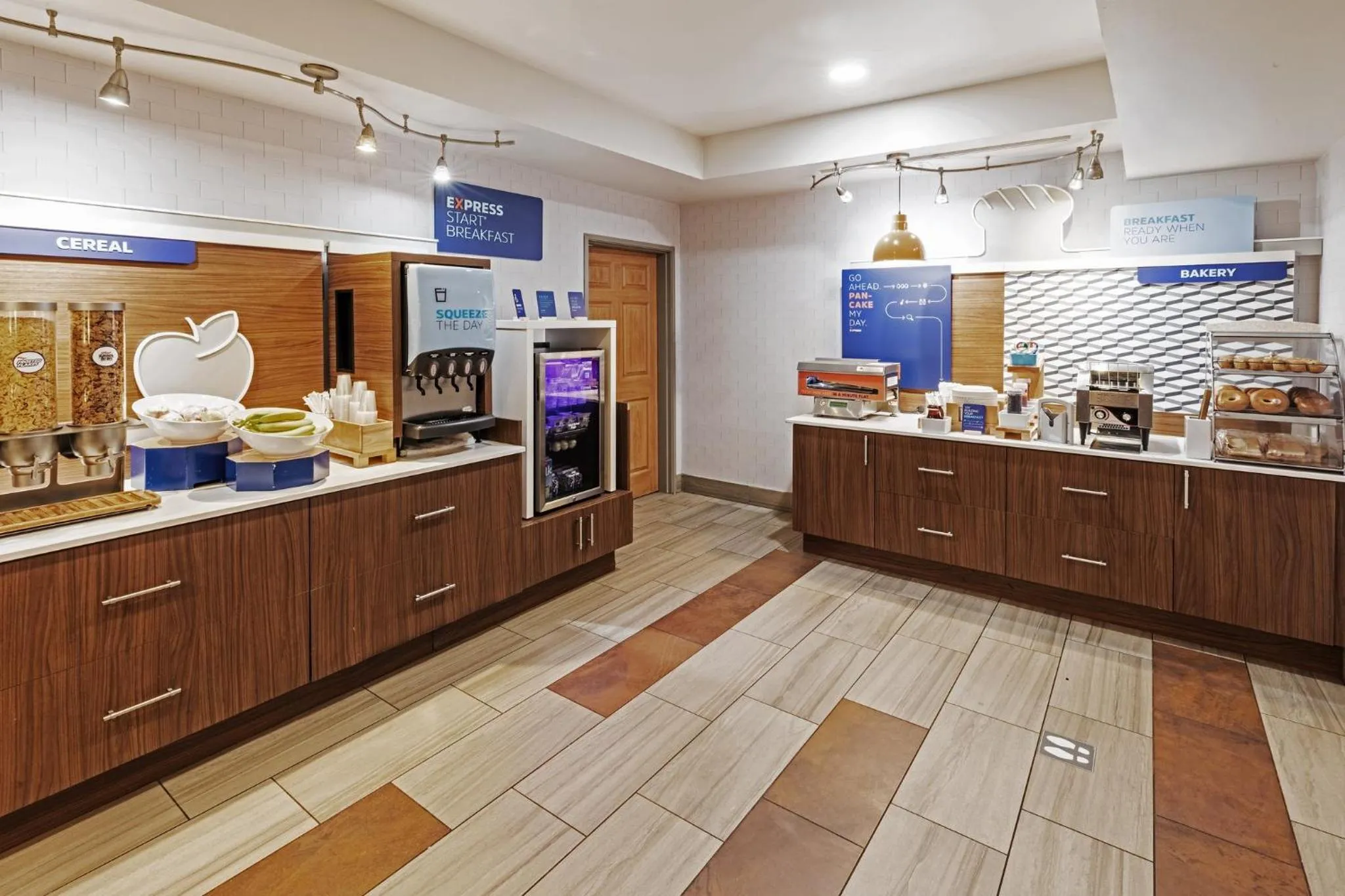 Breakfast in Holiday Inn Express & Suites Tulsa S Broken Arrow Hwy 51 by IHG