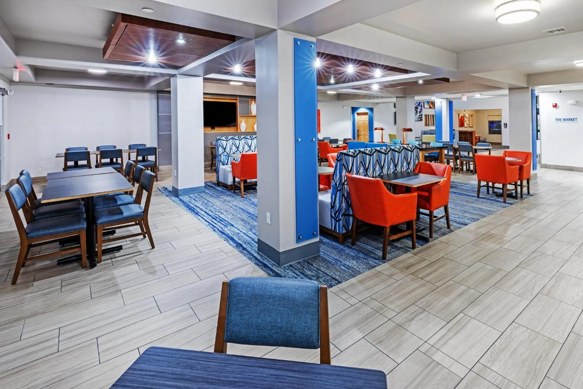 Breakfast in Holiday Inn Express & Suites Tulsa S Broken Arrow Hwy 51 by IHG