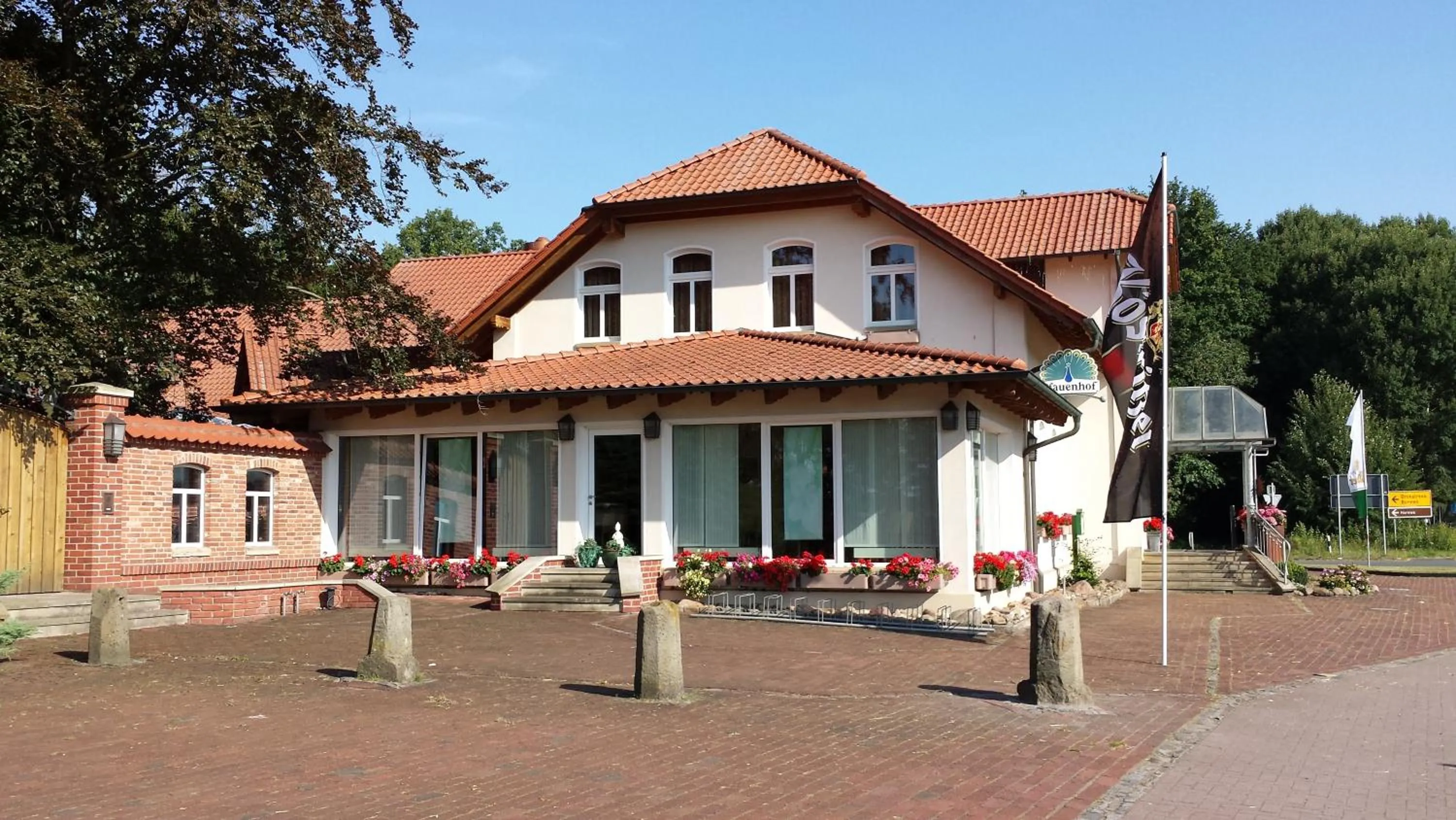 Facade/entrance in Hotel Restaurant Am Pfauenhof