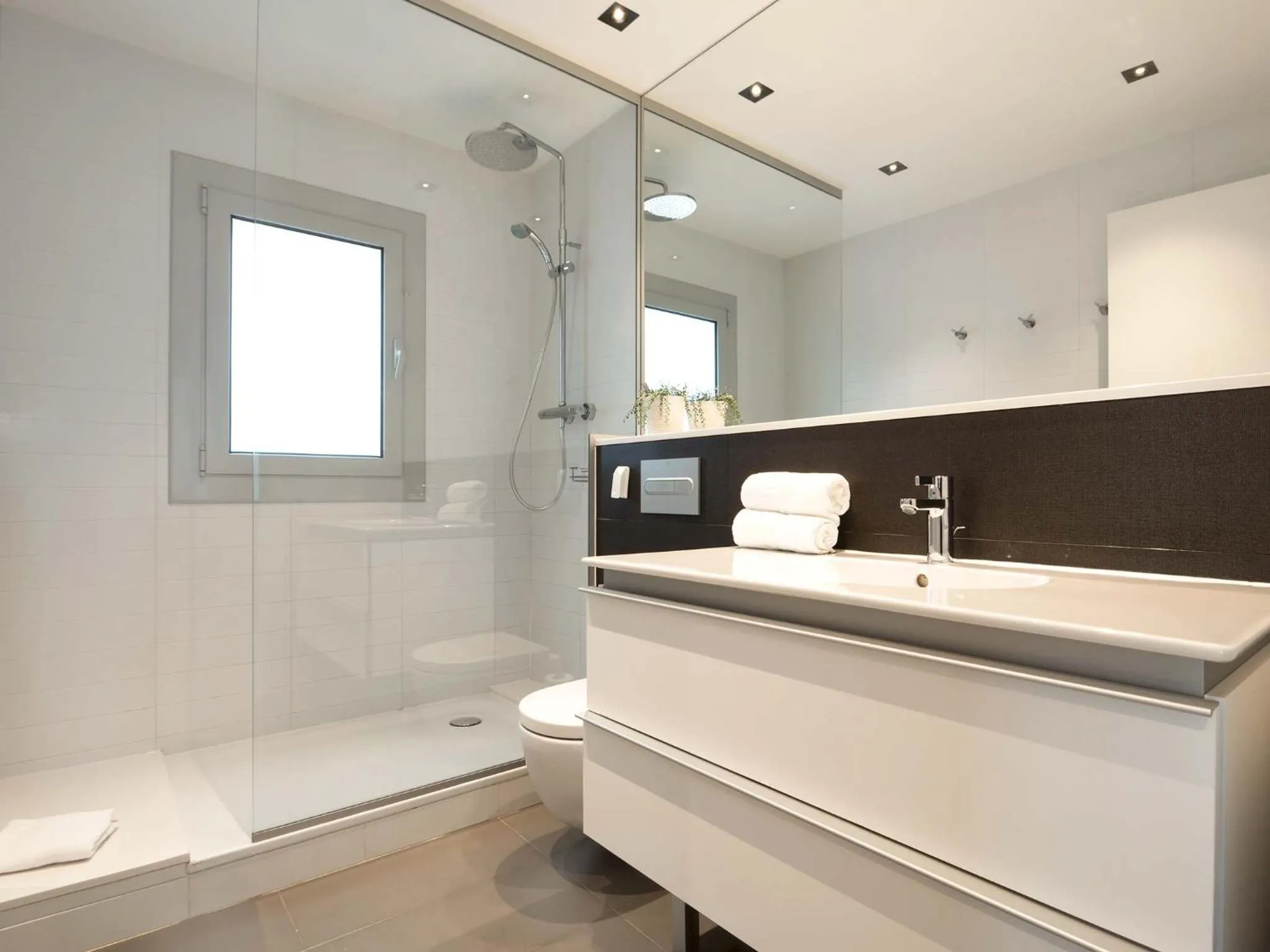 Bathroom in Rent Top Apartments Rambla Catalunya