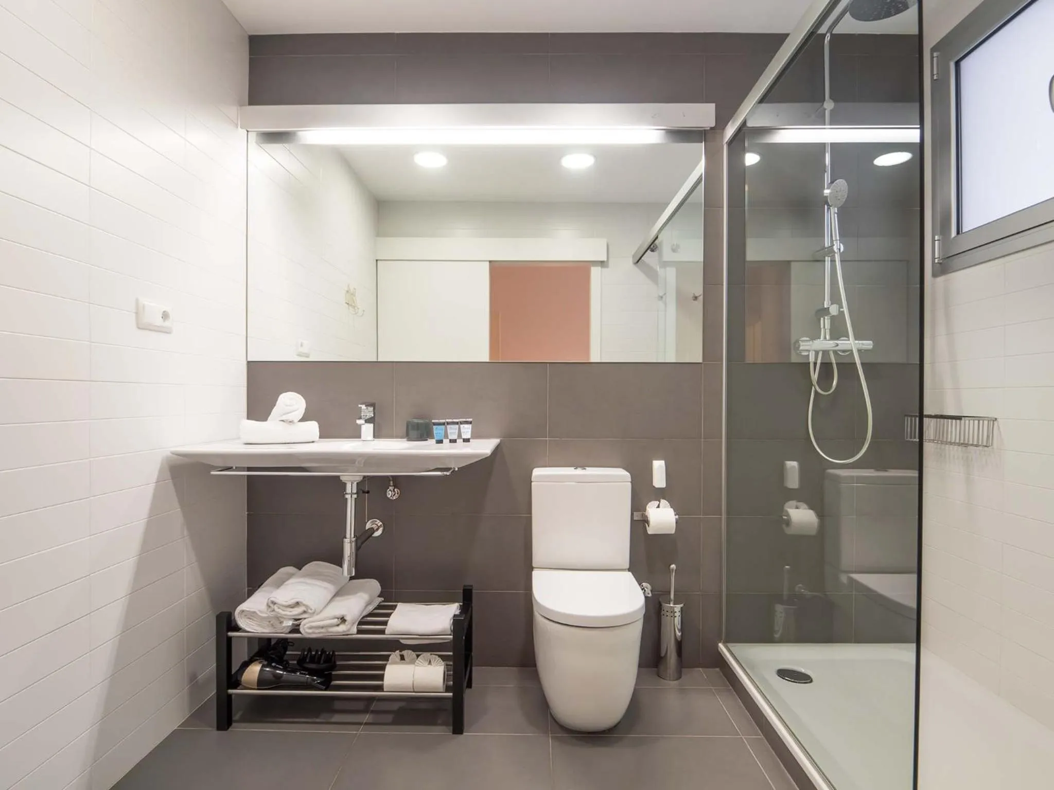 Bathroom in Rent Top Apartments Rambla Catalunya