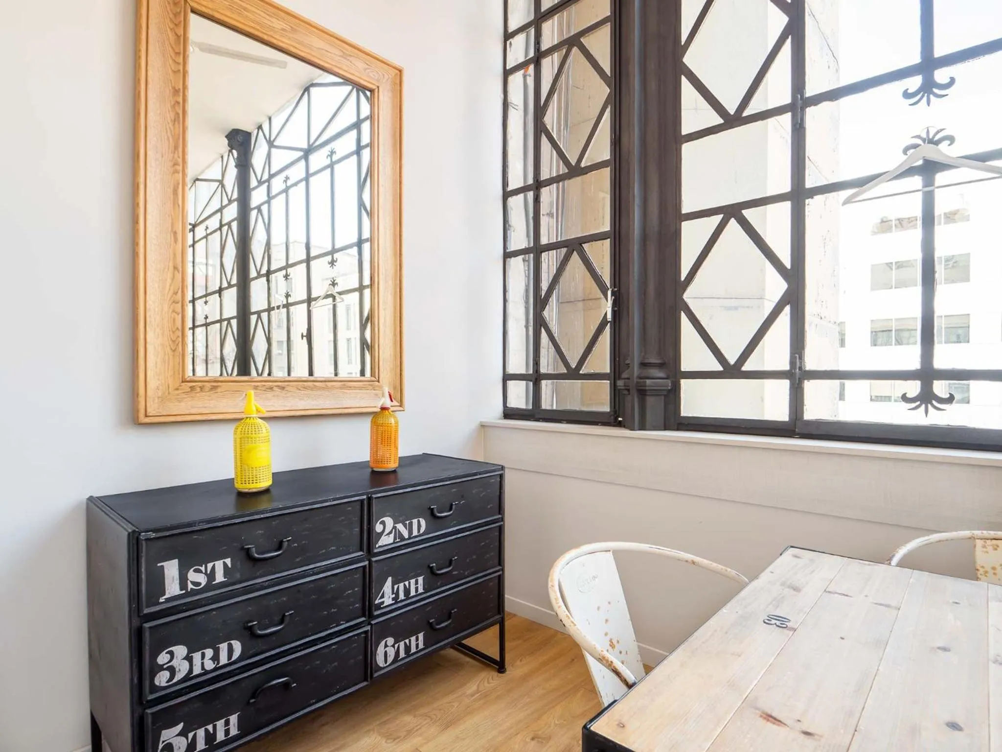 Decorative detail in Rent Top Apartments Rambla Catalunya