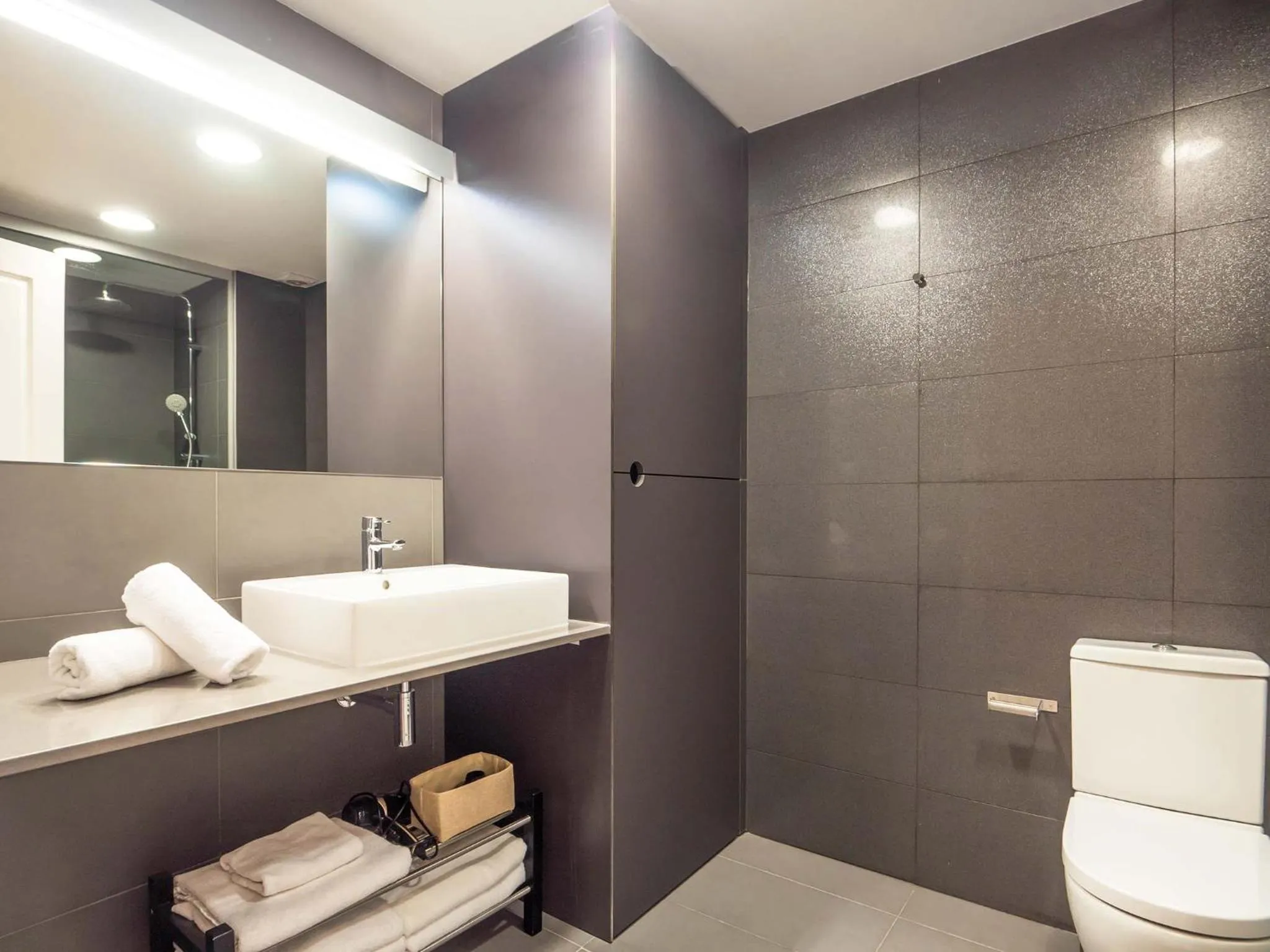 Toilet in Rent Top Apartments Rambla Catalunya