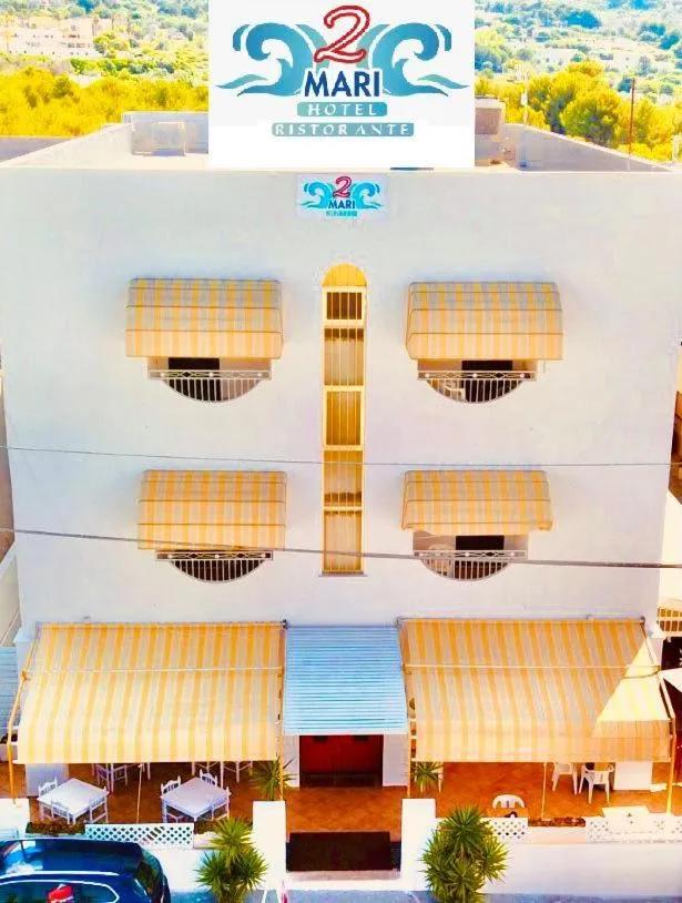 Property building in Albergo 2 Mari