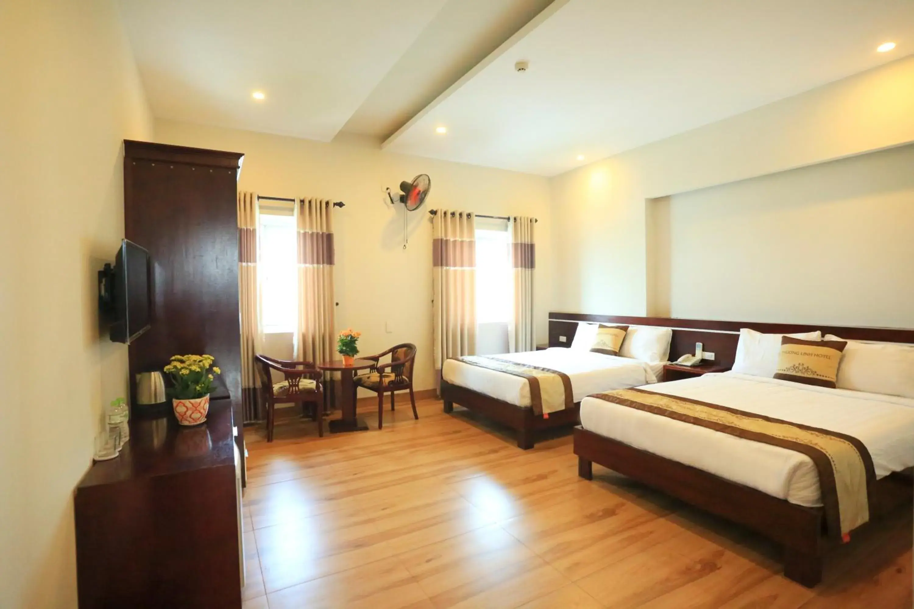 Deluxe Queen Room with Two Queen Beds in Phuong Linh Hotel Deluxe Queen Room with Two Queen Beds in Phuong Linh Hotel