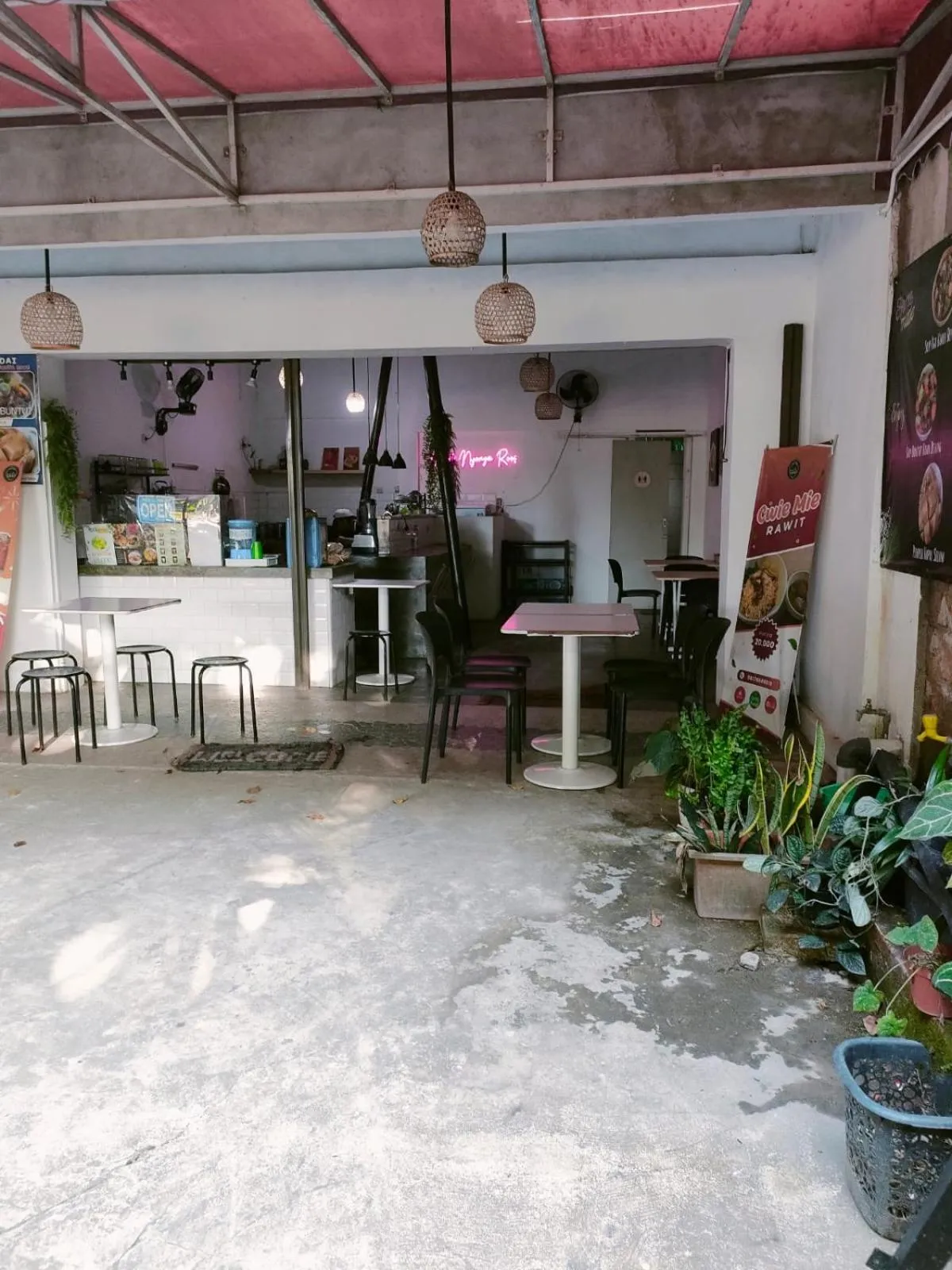 Restaurant/places to eat in Jeng Tini Guest House