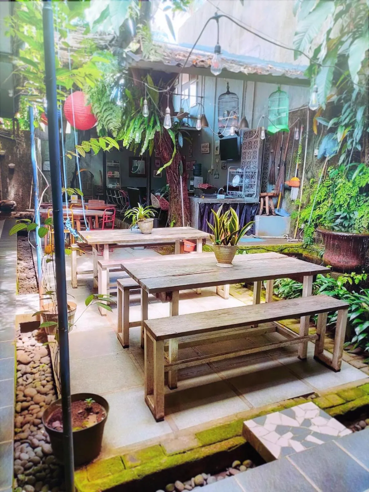 Communal lounge/ TV room in Jeng Tini Guest House