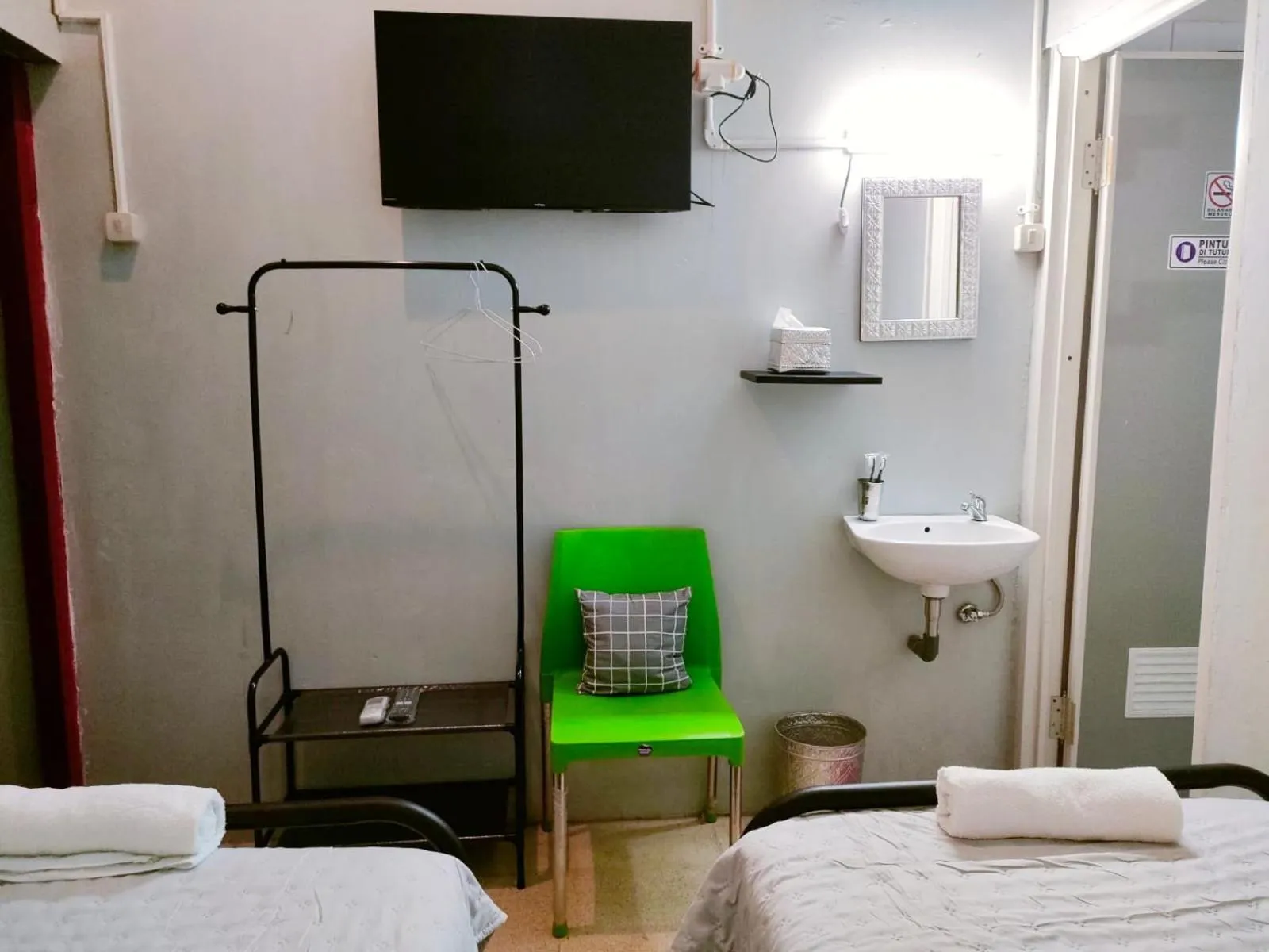 Bedroom, Bed in Jeng Tini Guest House