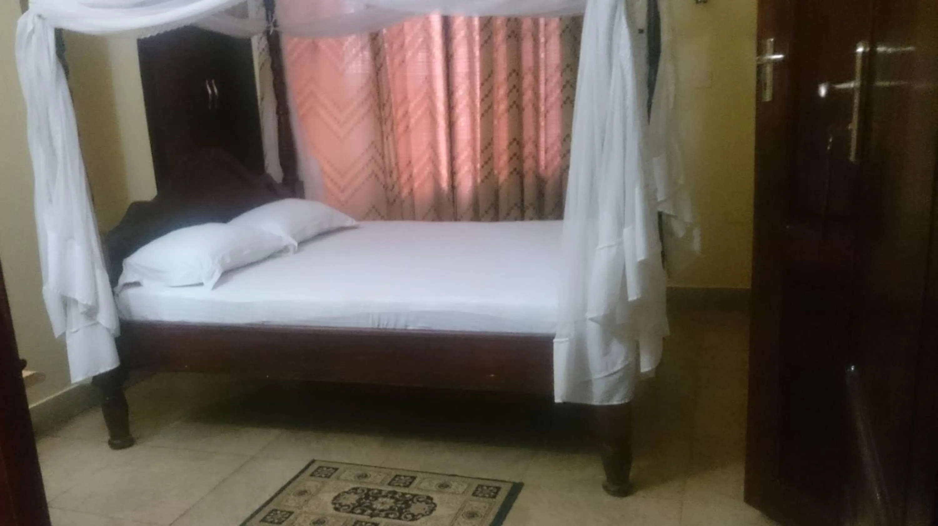 Bed in Transit Motel Ukonga