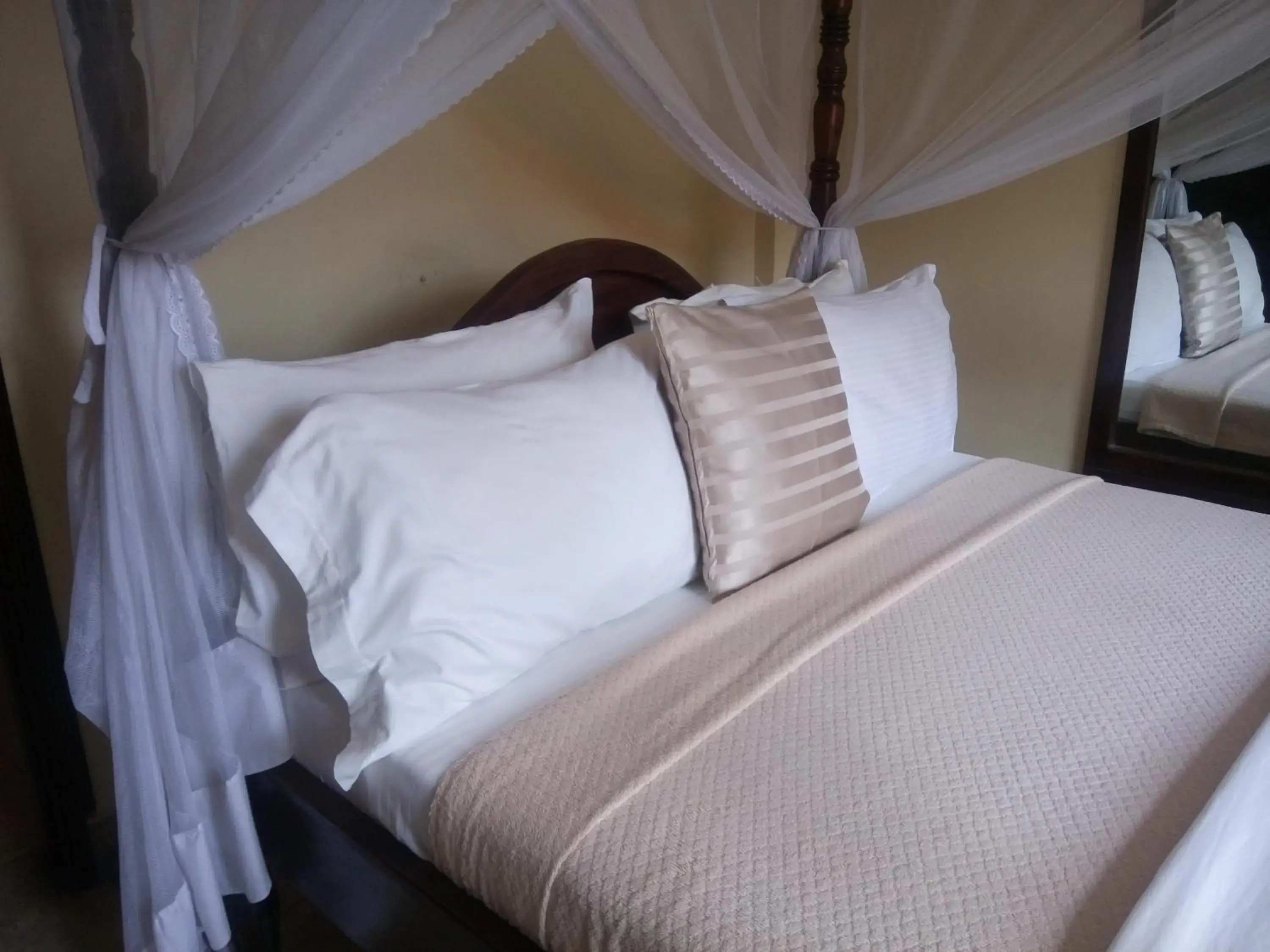 Deluxe Double Room with Shower in Transit Motel Ukonga Deluxe Double Room with Shower in Transit Motel Ukonga