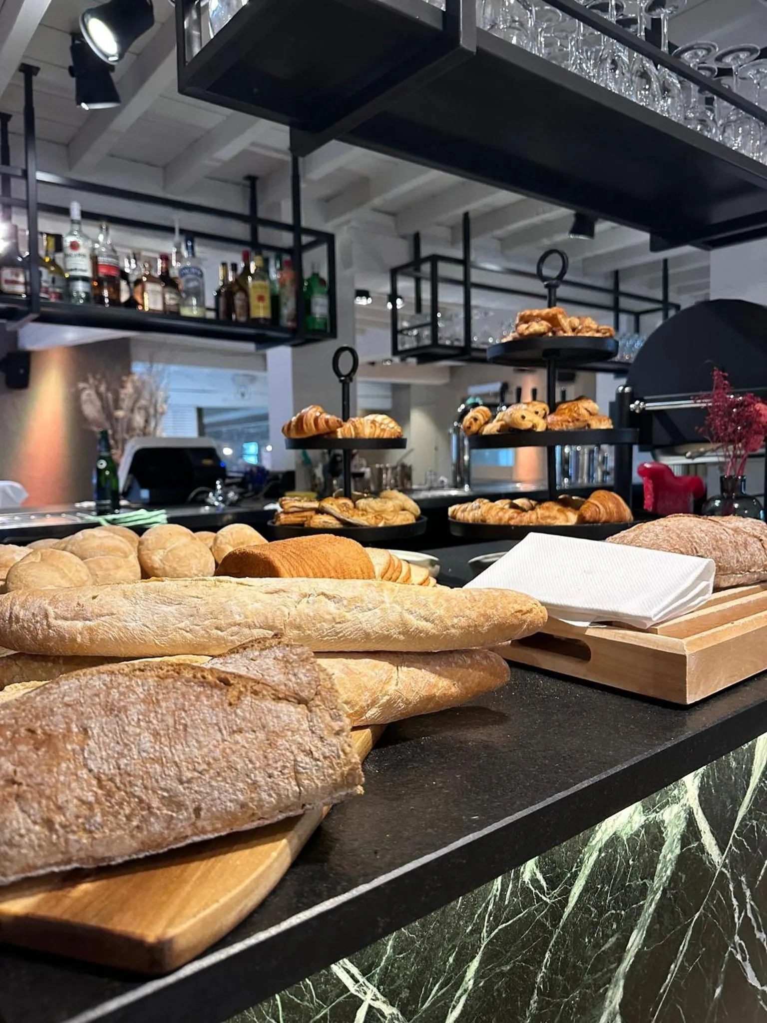 Buffet breakfast in Hostellerie Klokhof