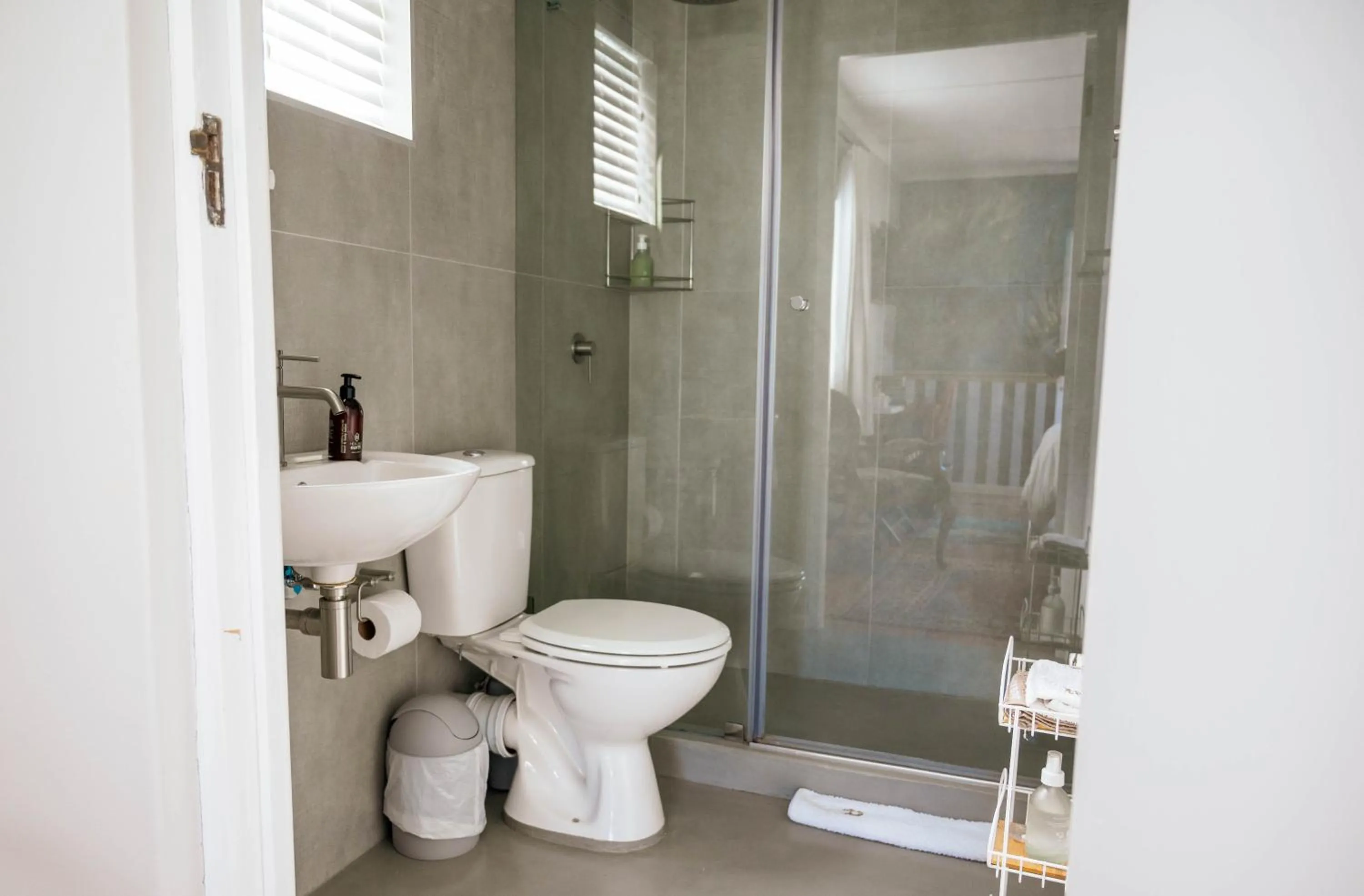 Shower in Rozenburg Guest House