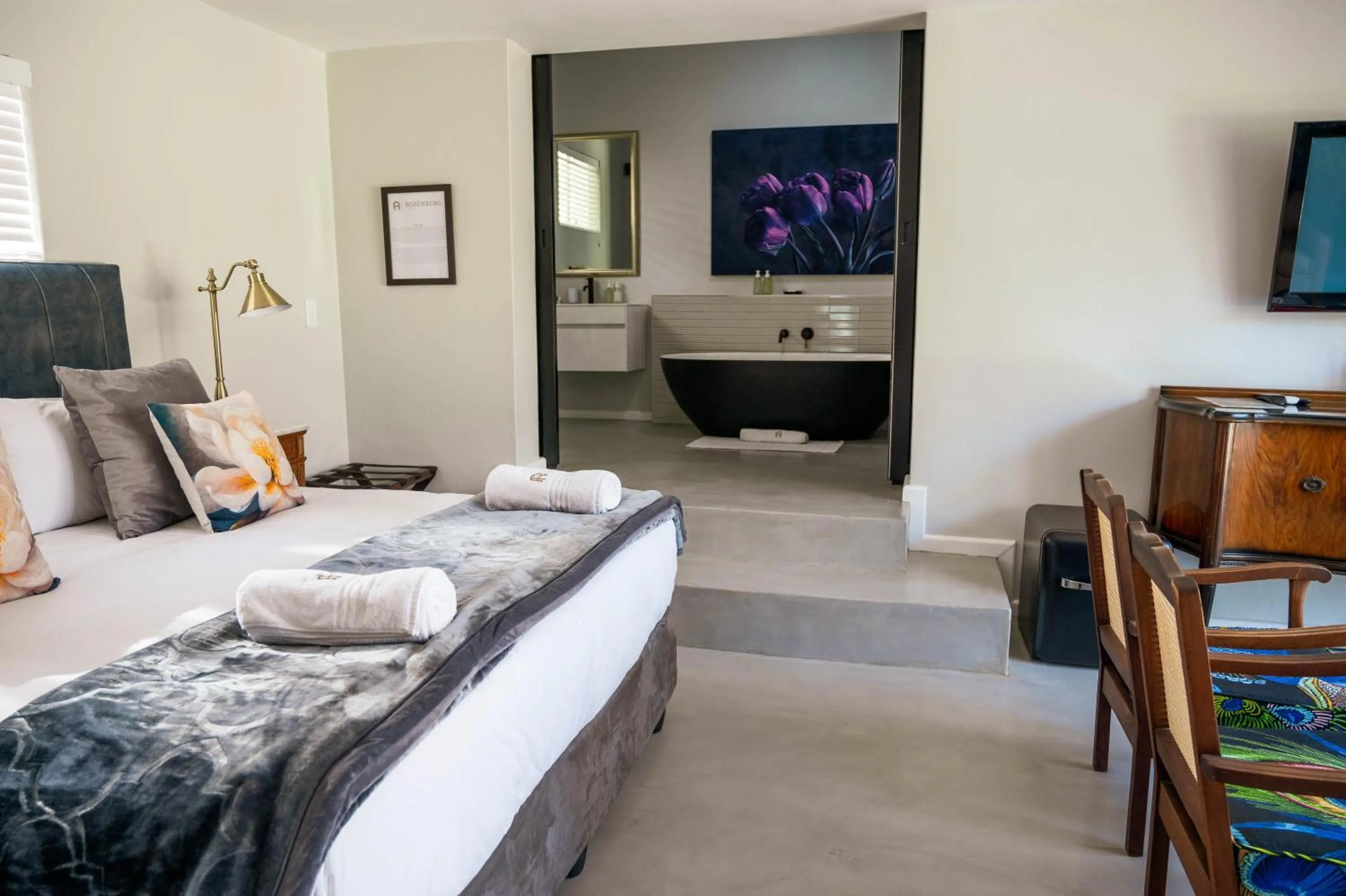 Bed in Rozenburg Guest House