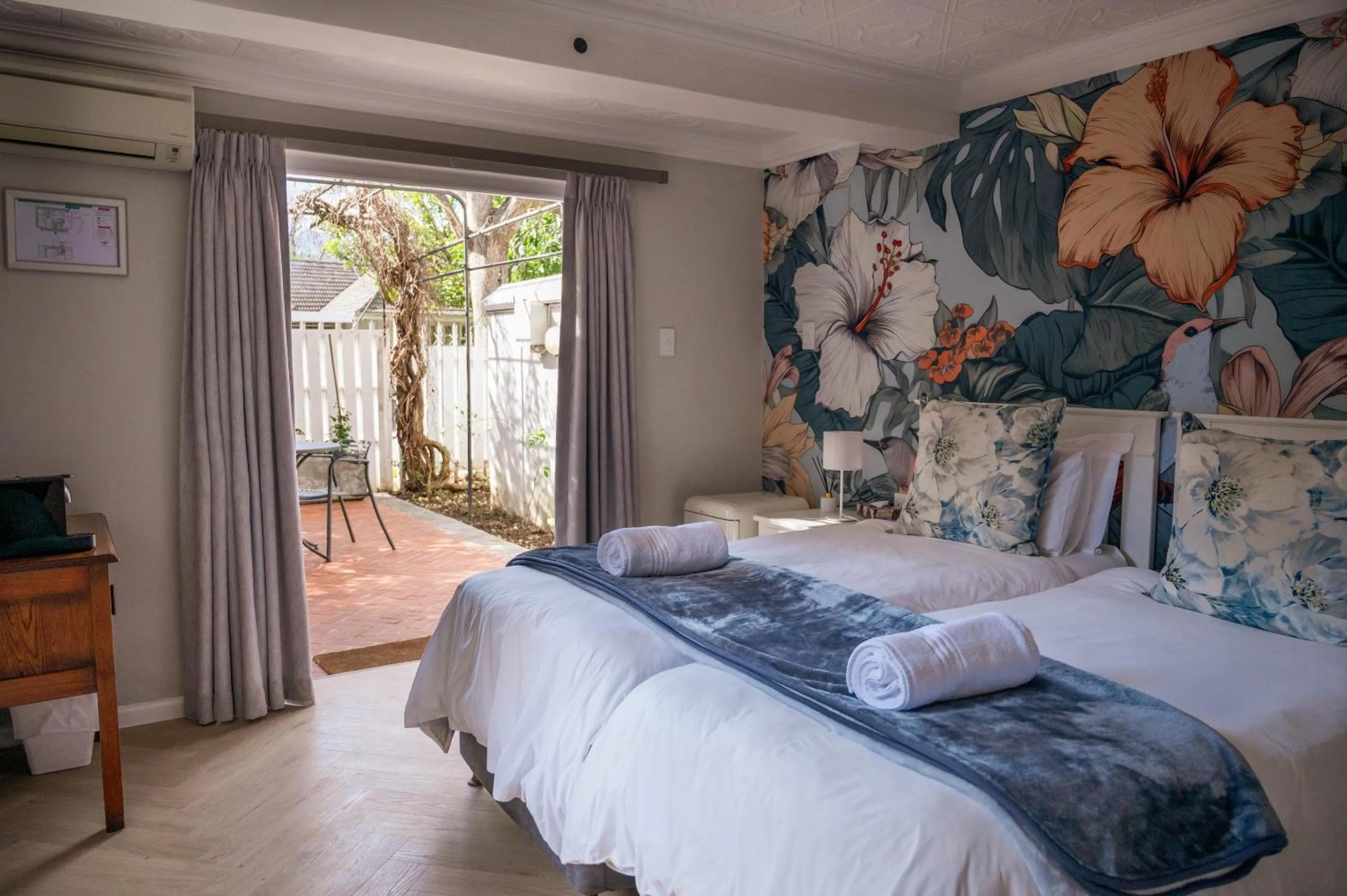 Bed in Rozenburg Guest House