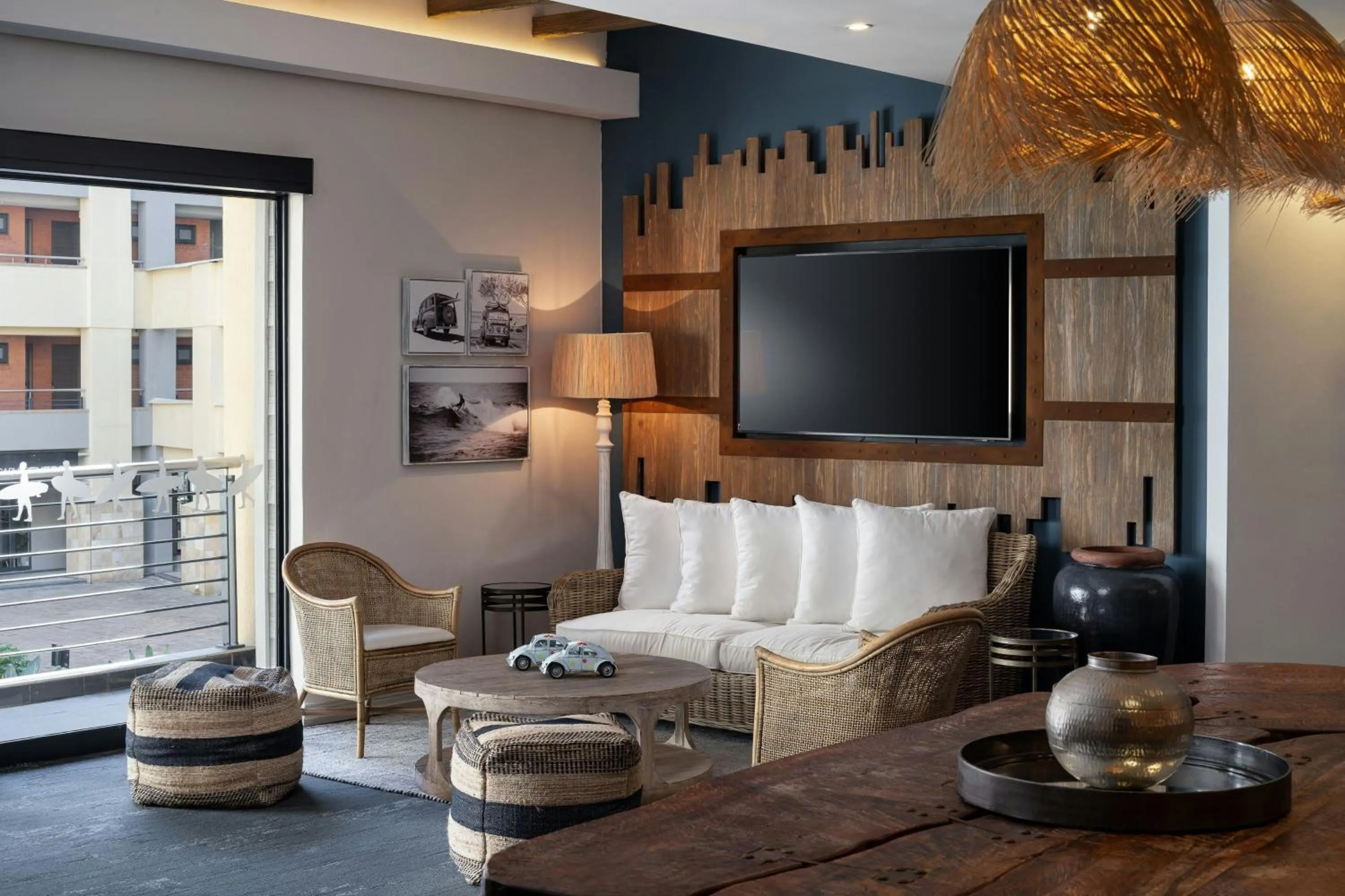 Lounge or bar in Protea Hotel Fire & Ice! by Marriott Durban Umhlanga Ridge