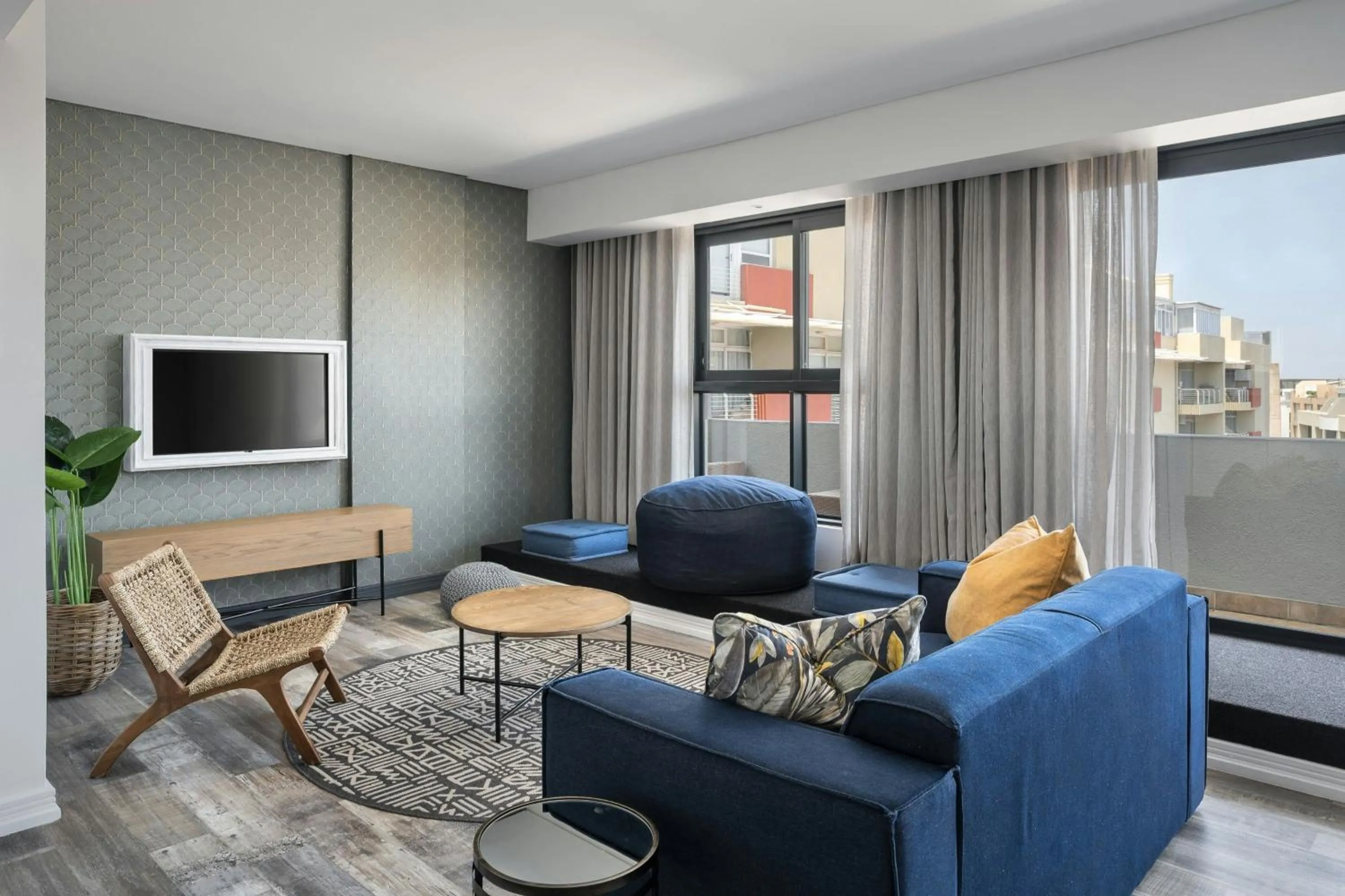 Lounge or bar in Protea Hotel Fire & Ice! by Marriott Durban Umhlanga Ridge