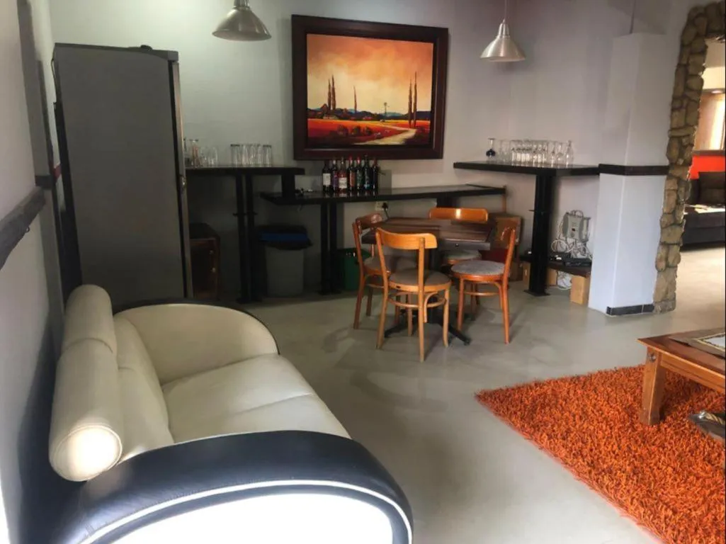 Communal lounge/ TV room in Africa Footprints Lodge Kempton Park