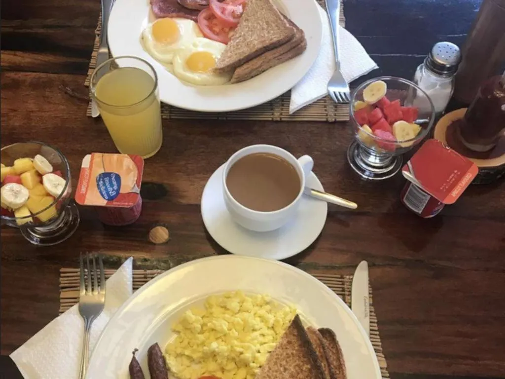 Breakfast in Africa Footprints Lodge Kempton Park