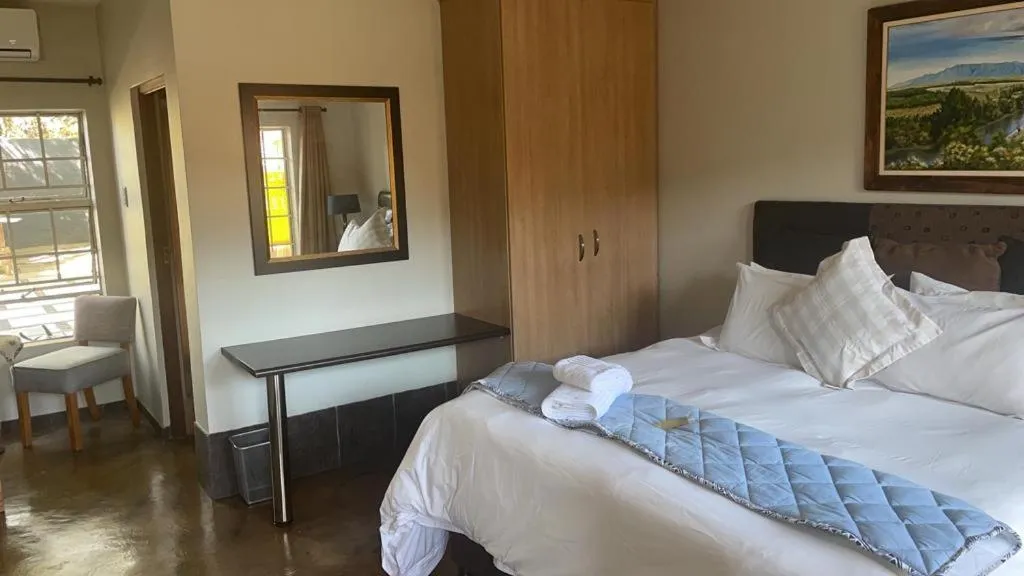 Bed in Africa Footprints Lodge Kempton Park