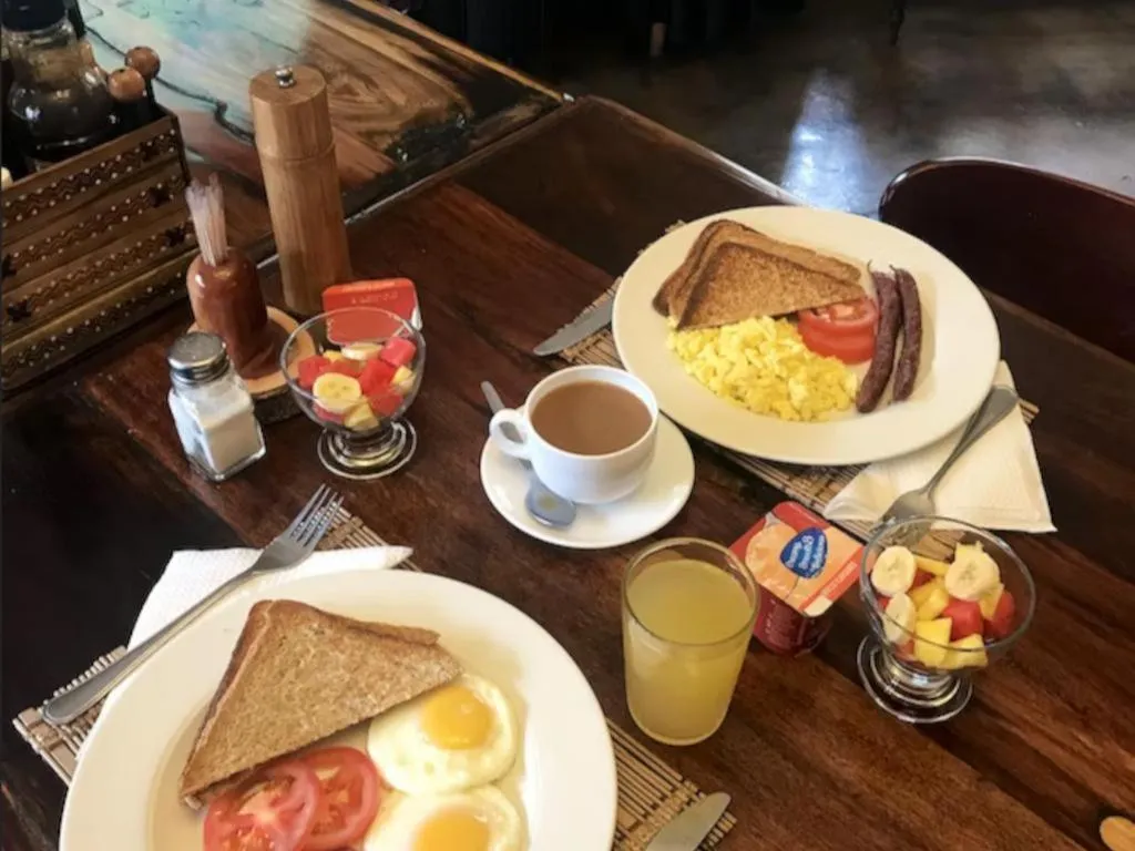 Breakfast in Africa Footprints Lodge Kempton Park