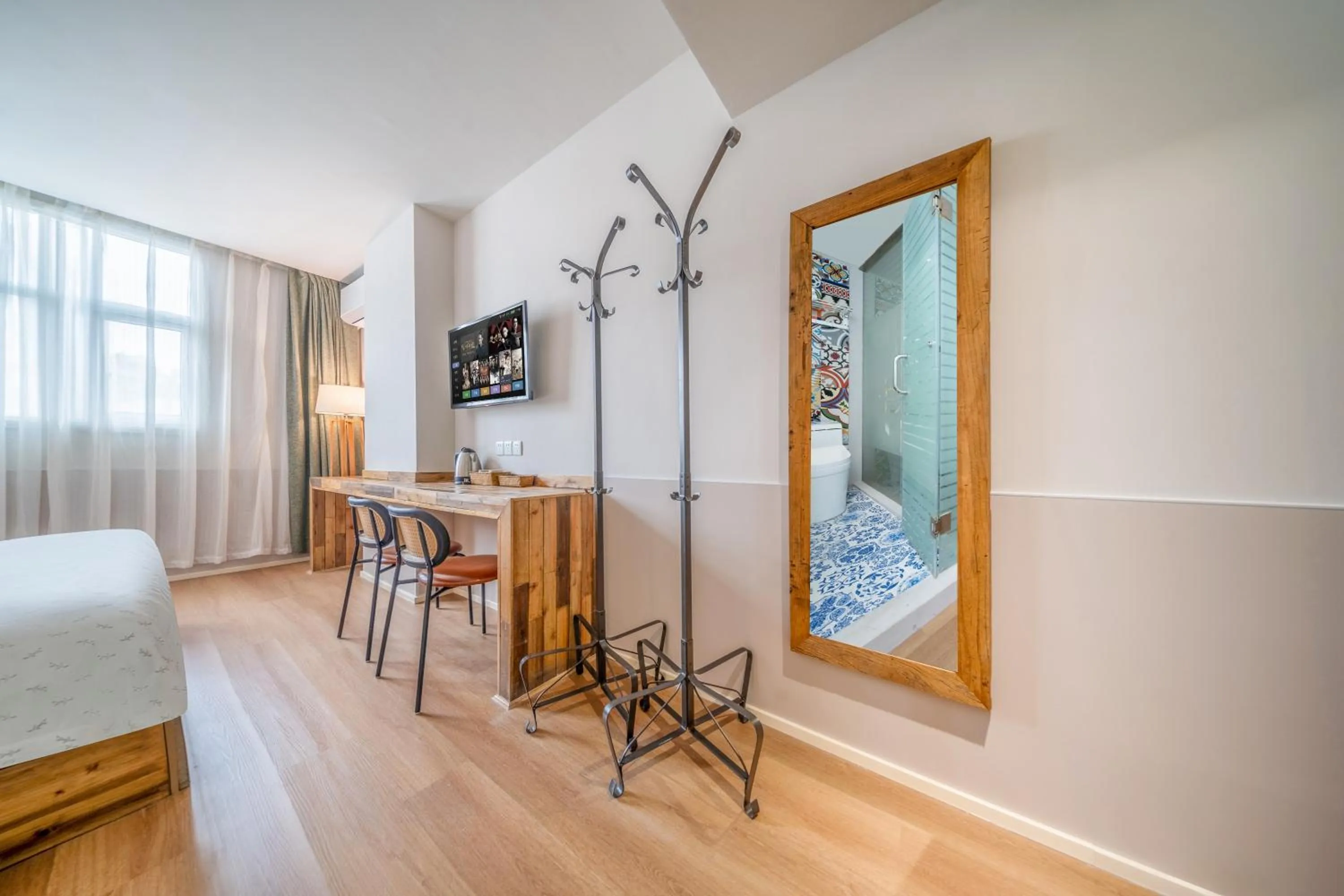 TV and multimedia, Bed in SONDERIA Lazybones Hostel- Wenshu Temple Side, Chill Hostel with All-Day Brunch, Travel Agency in English & Local Bar Vibes